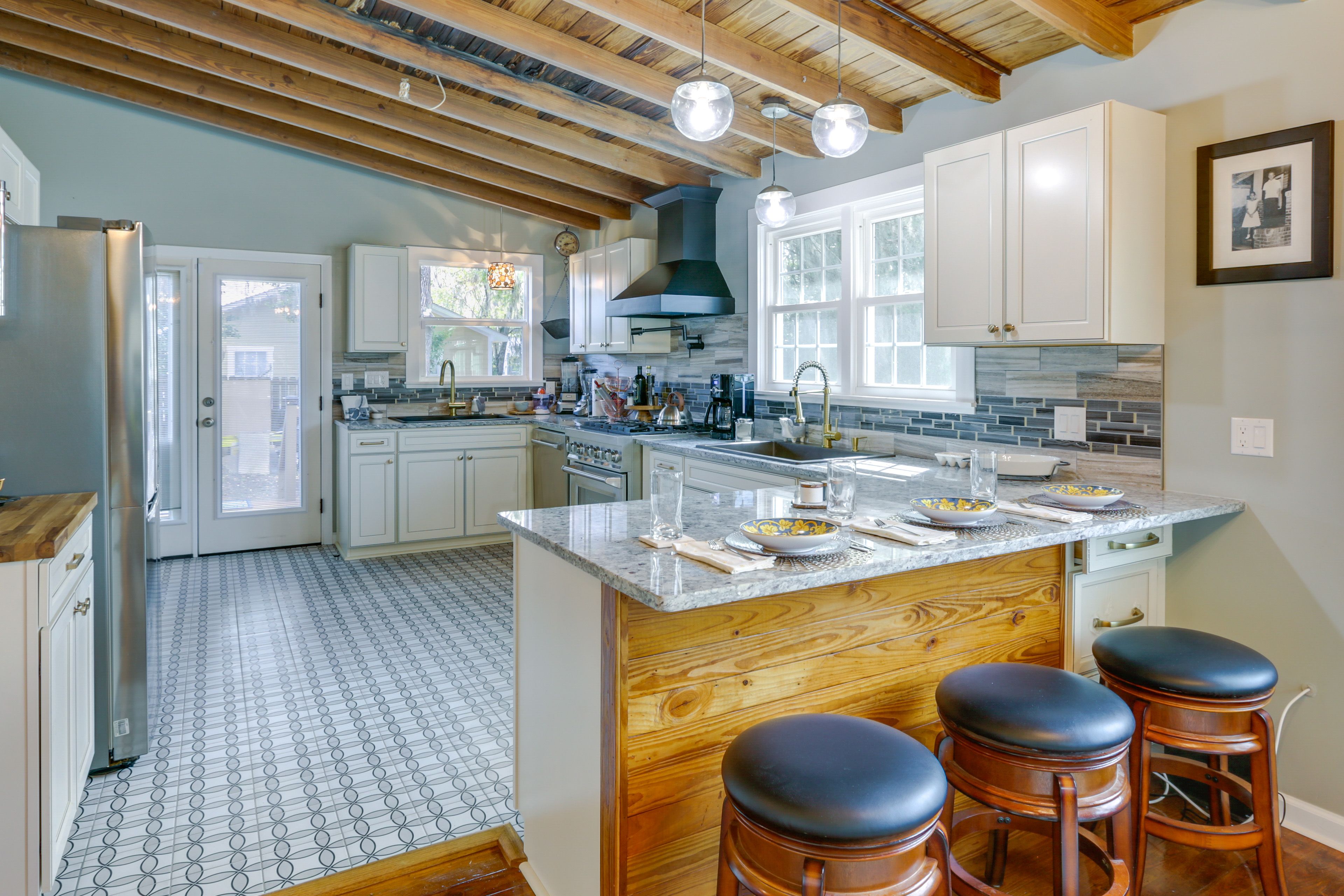 Kitchen | Cooking Basics | Dishware & Flatware | Trash Bags | Paper Towels