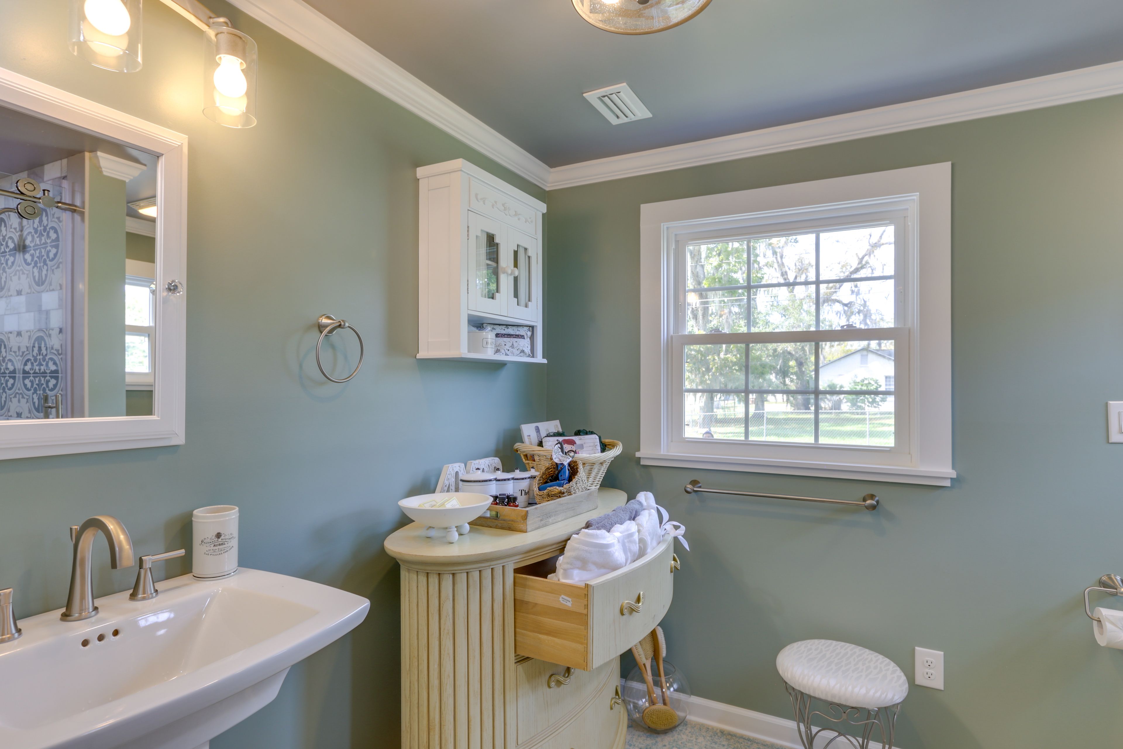 En-Suite Bathroom | Complimentary Toiletries | Hair Dryer | Towels Provided