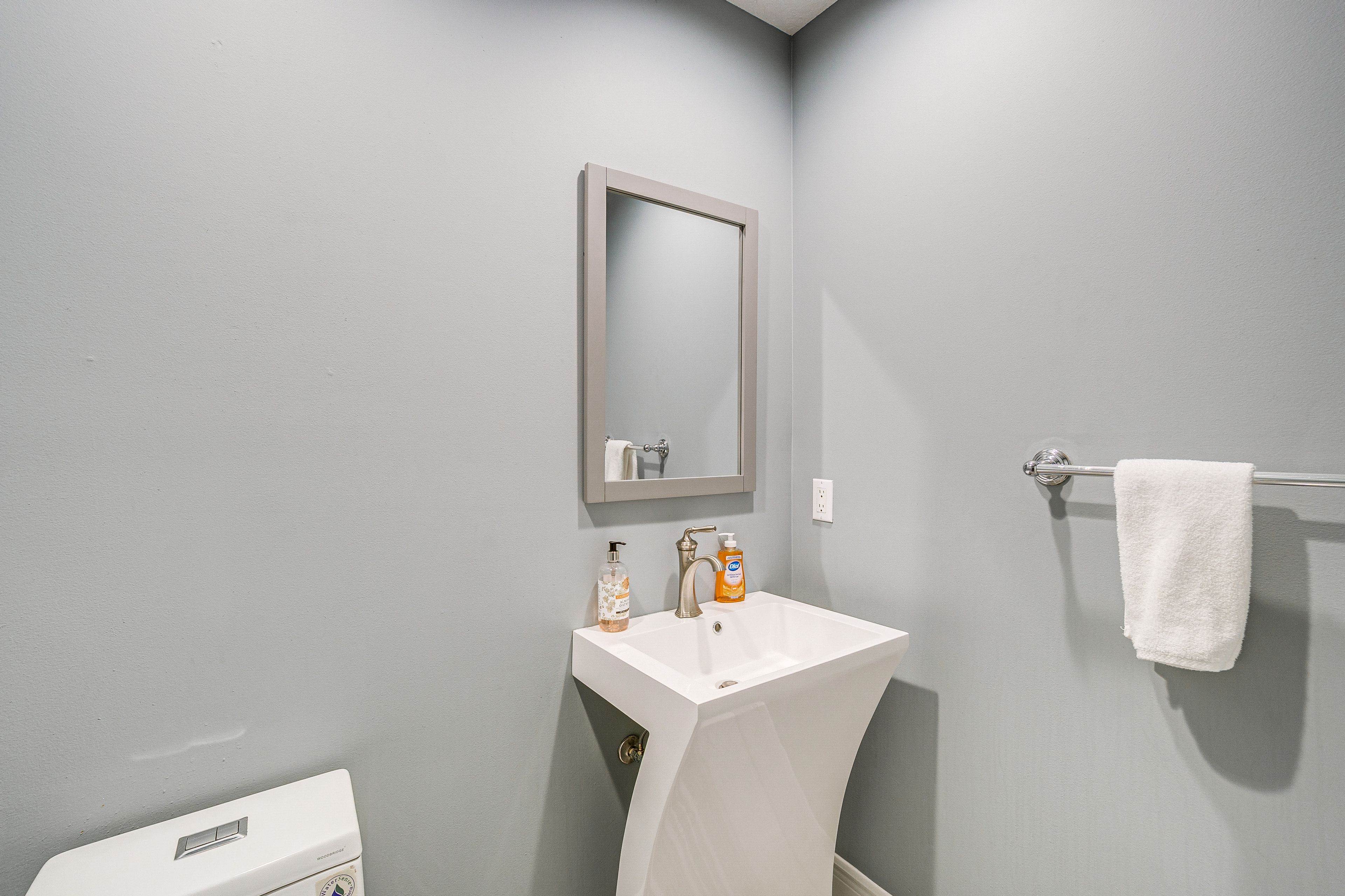 Half Bathroom | Towels Provided