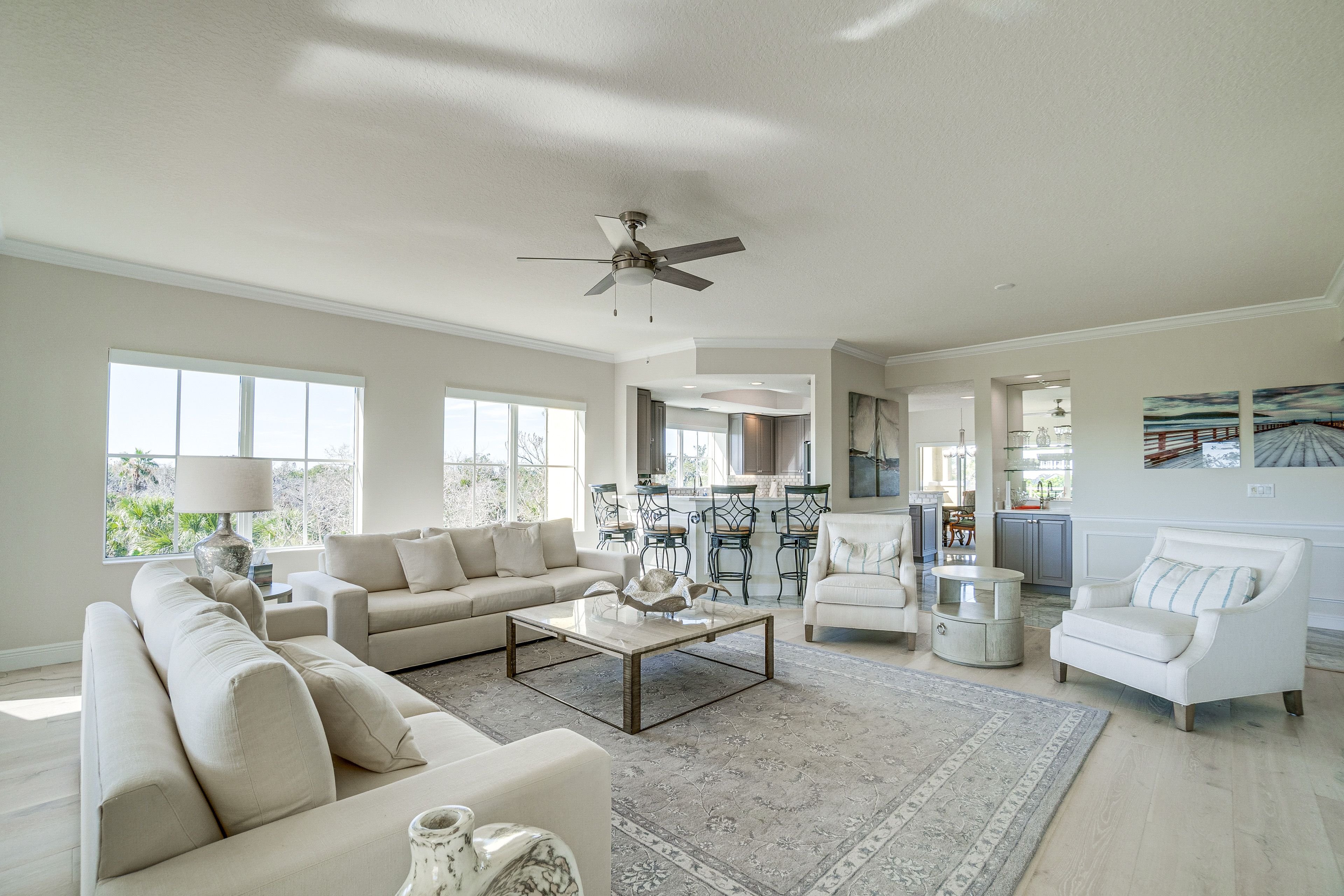 Living Room | Central A/C & Heat | Free WiFi | Smart TV