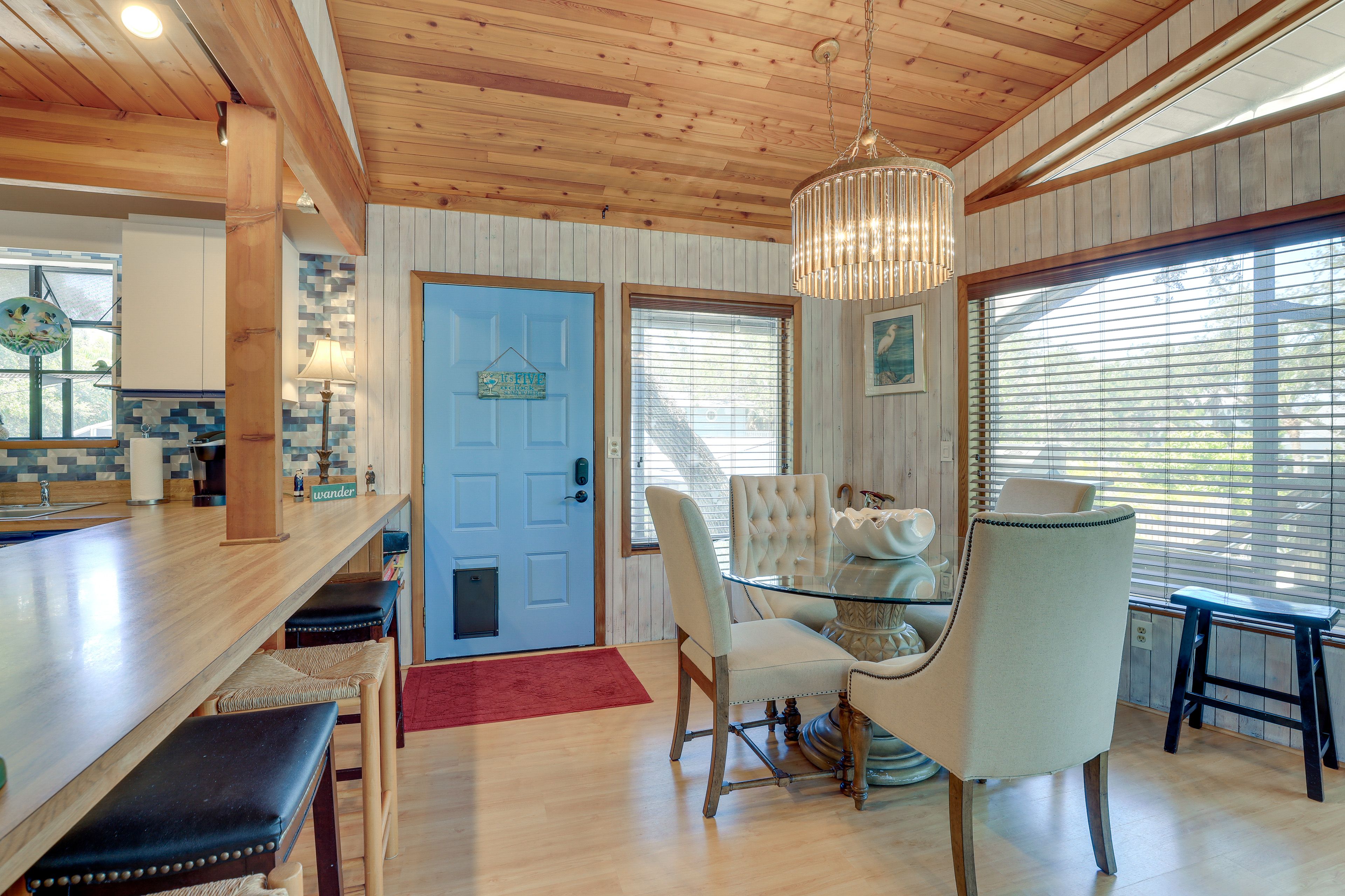 Dining Area | Dishware & Flatware Provided