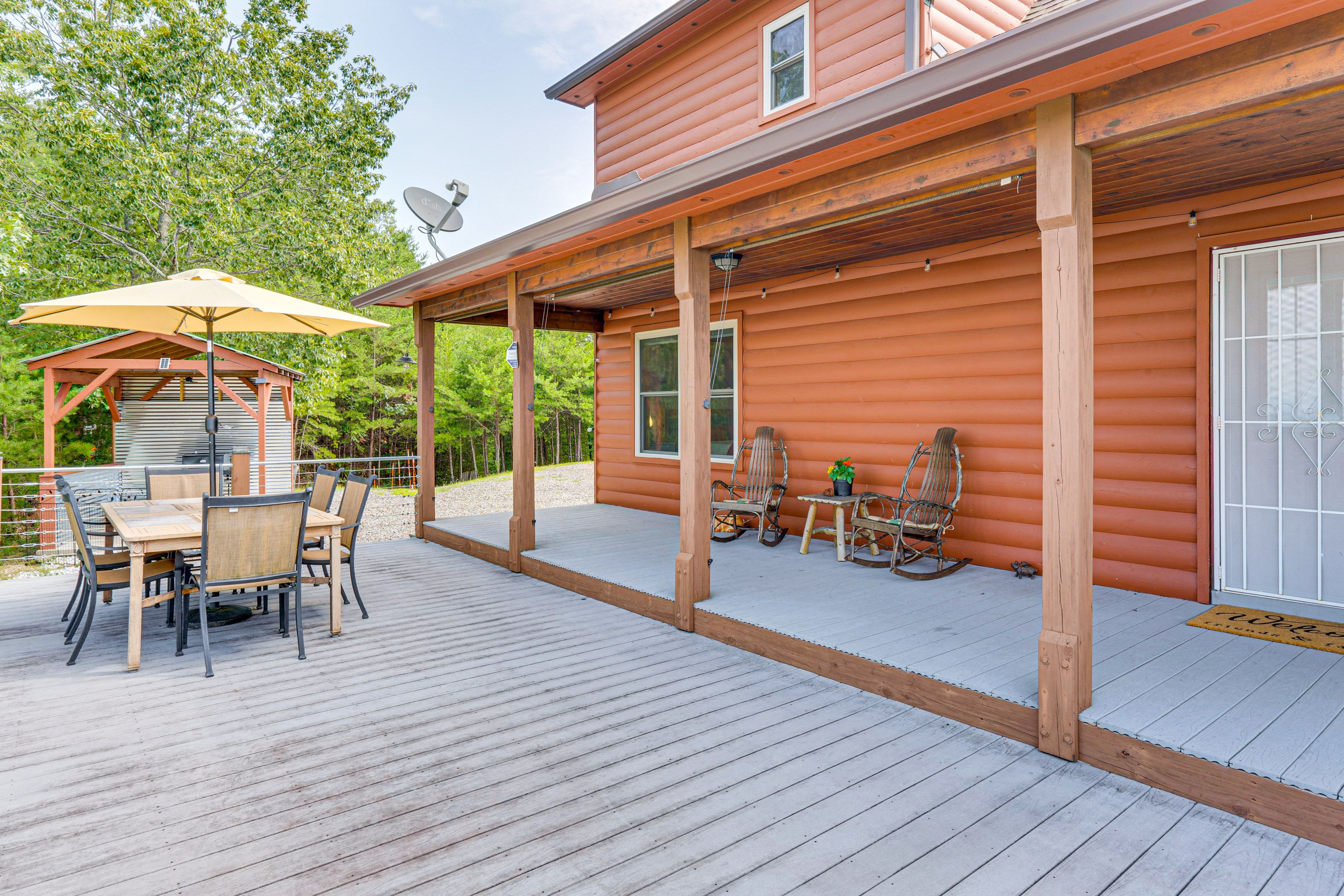 Front Deck | Outdoor Dining