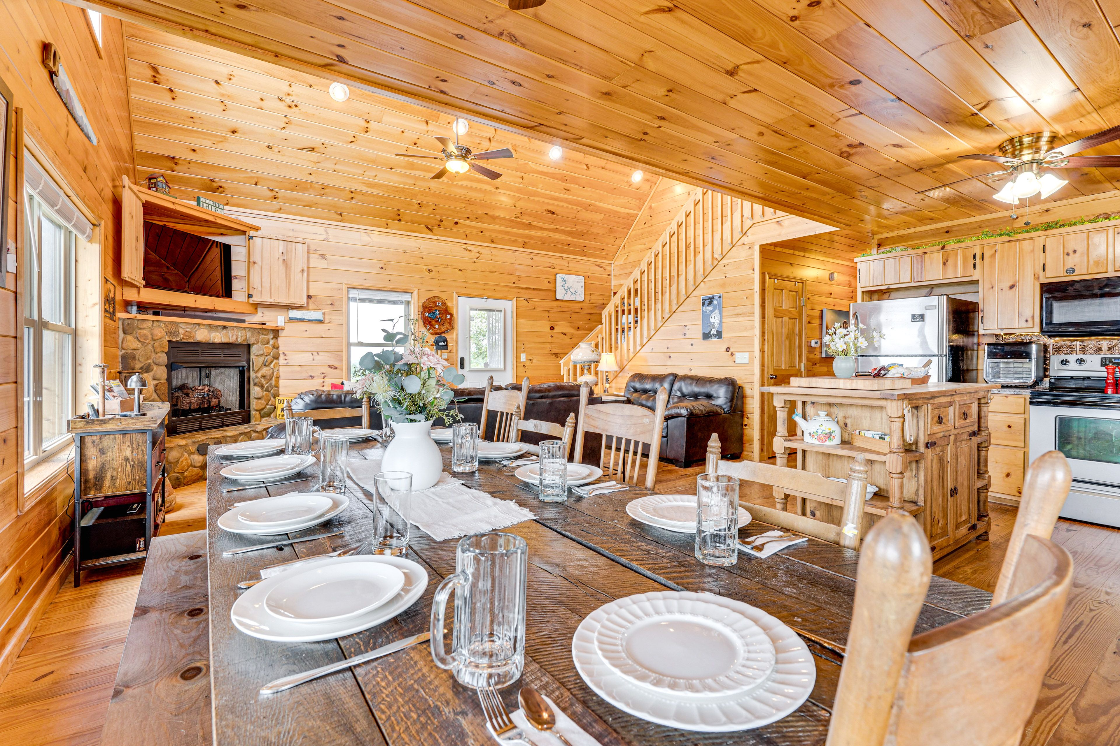 Dining Area | 1st Floor | Dishware/Flatware Provided