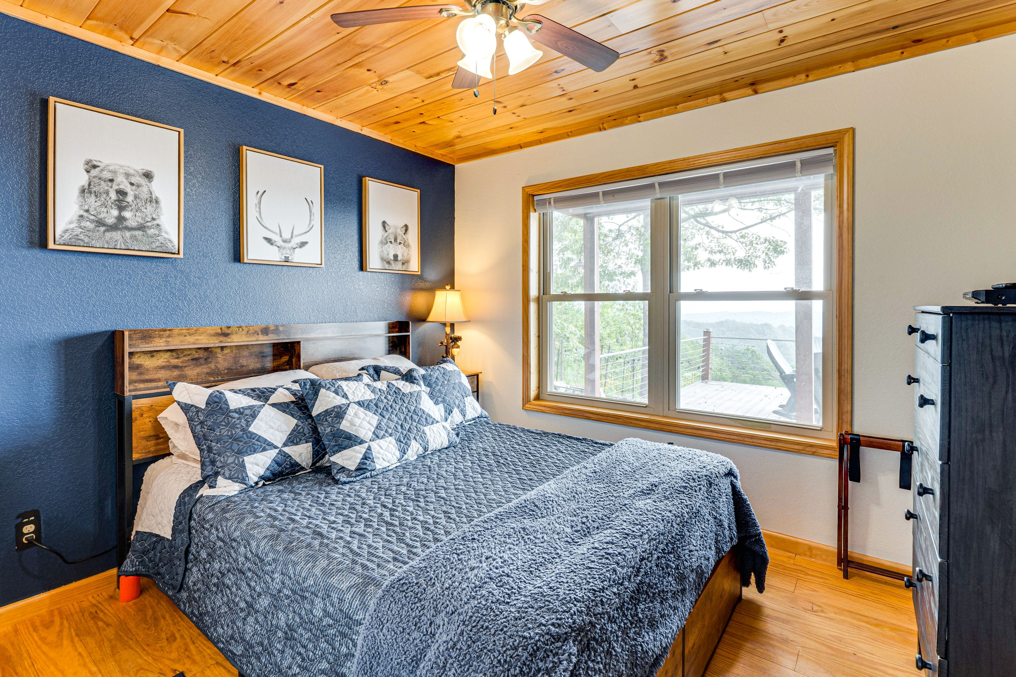 Bedroom 2 | 1st Floor | Queen Bed