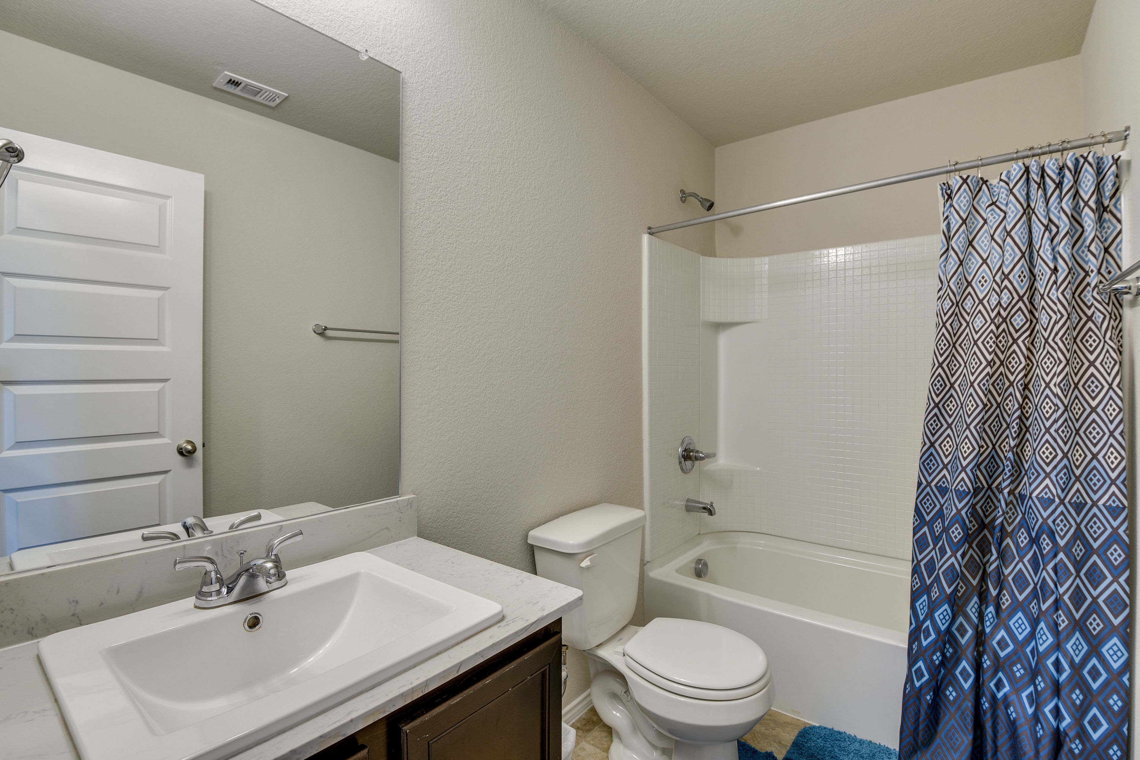 Full Bathroom | 2nd Floor | Shower/Tub Combo
