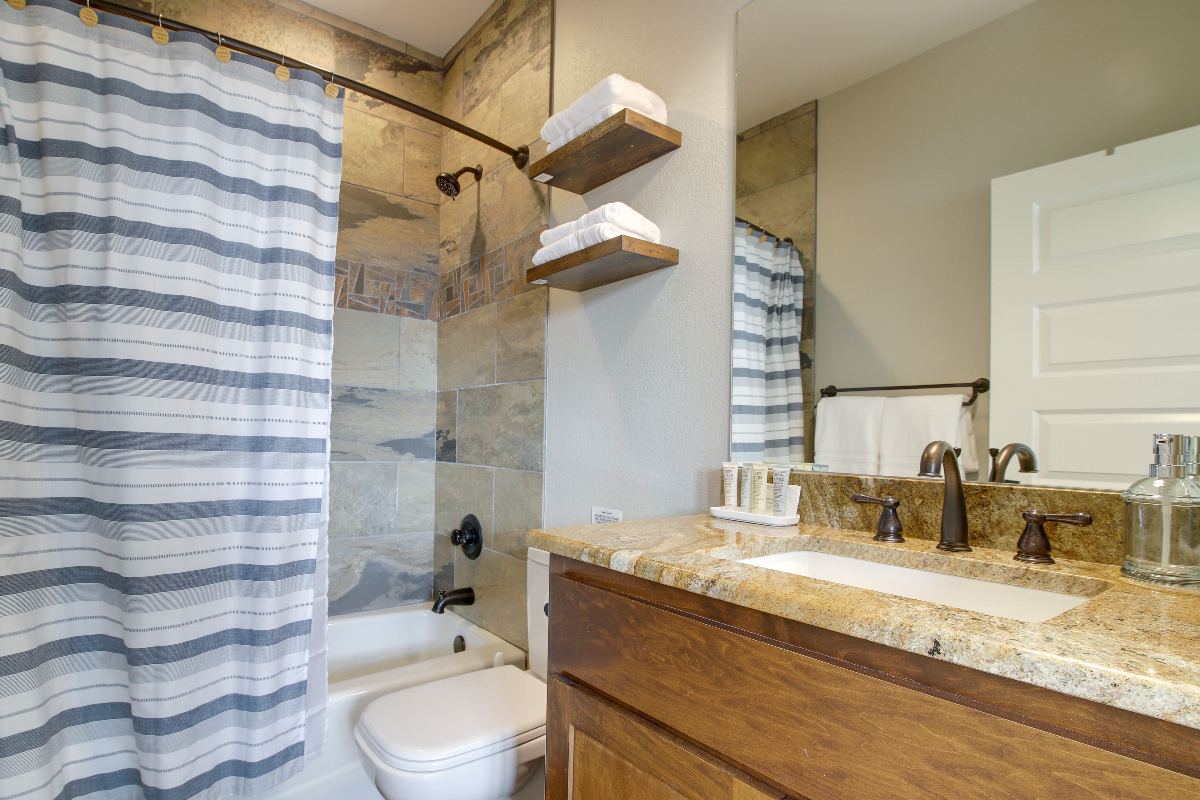 Full Bathroom | Hair Dryer | Iron & Board | Lower Level