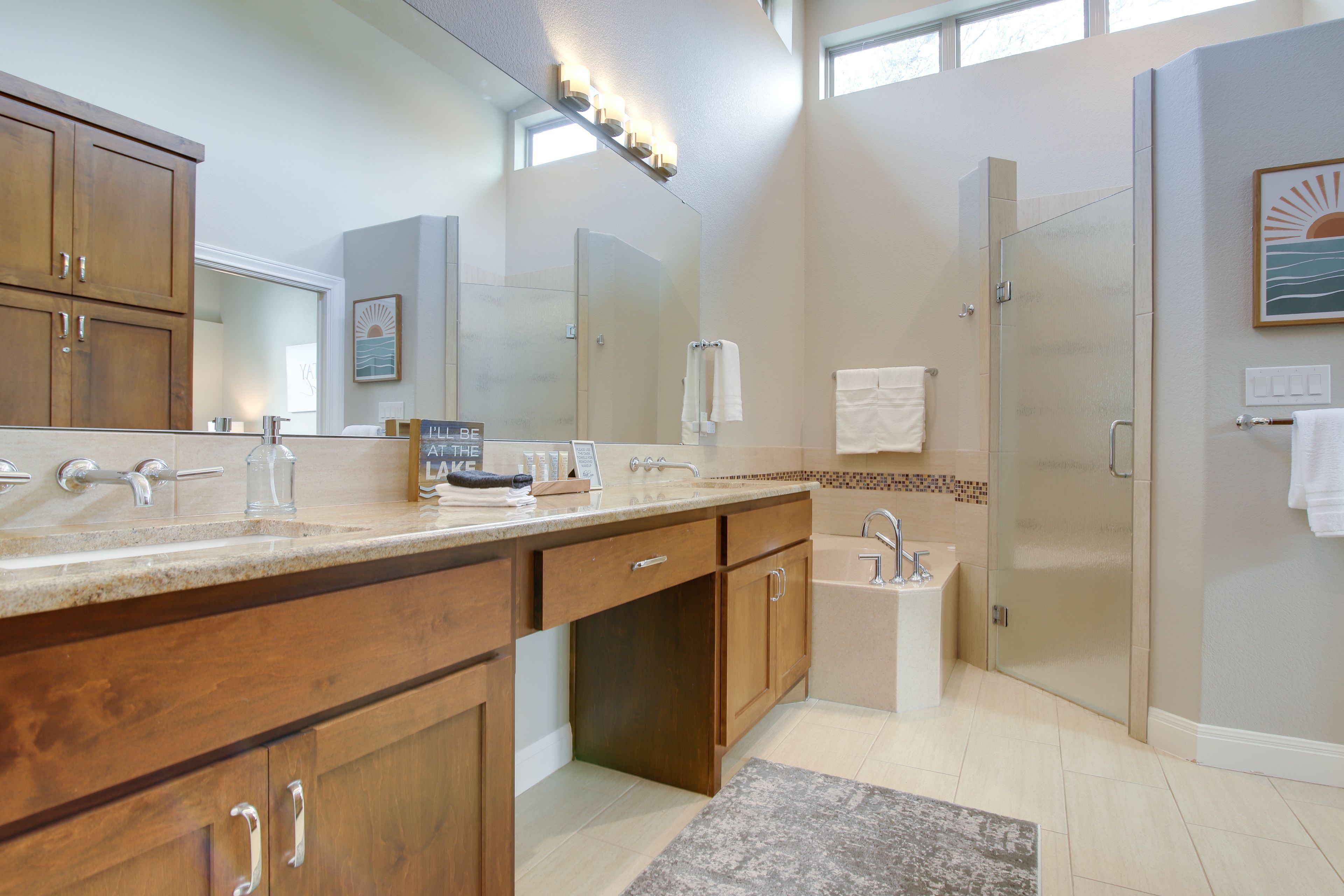 En-Suite Bathroom | Towels Provided | Complimentary Toiletries | Entry Level