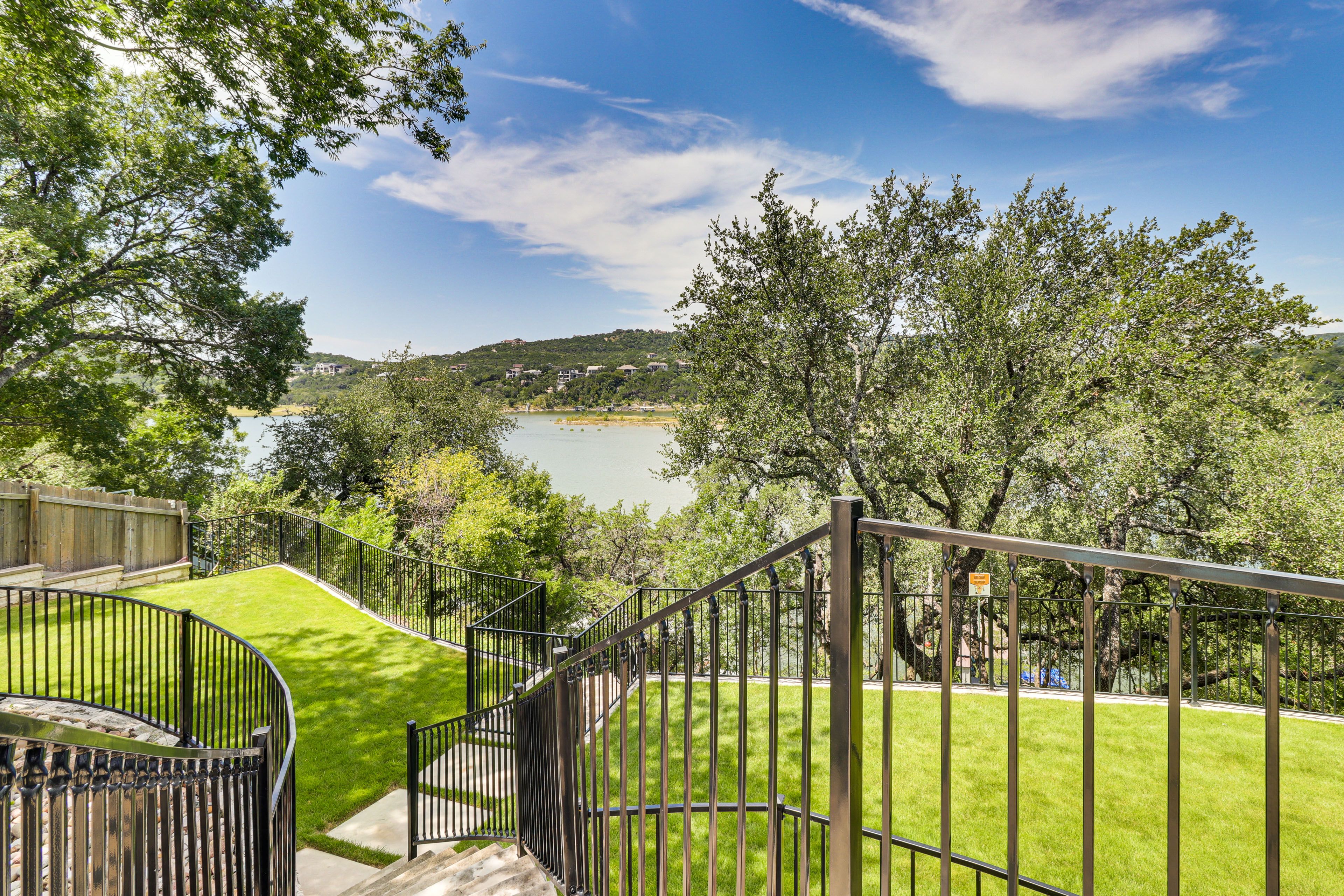 Lake Access | Dock | 2 Paddleboards