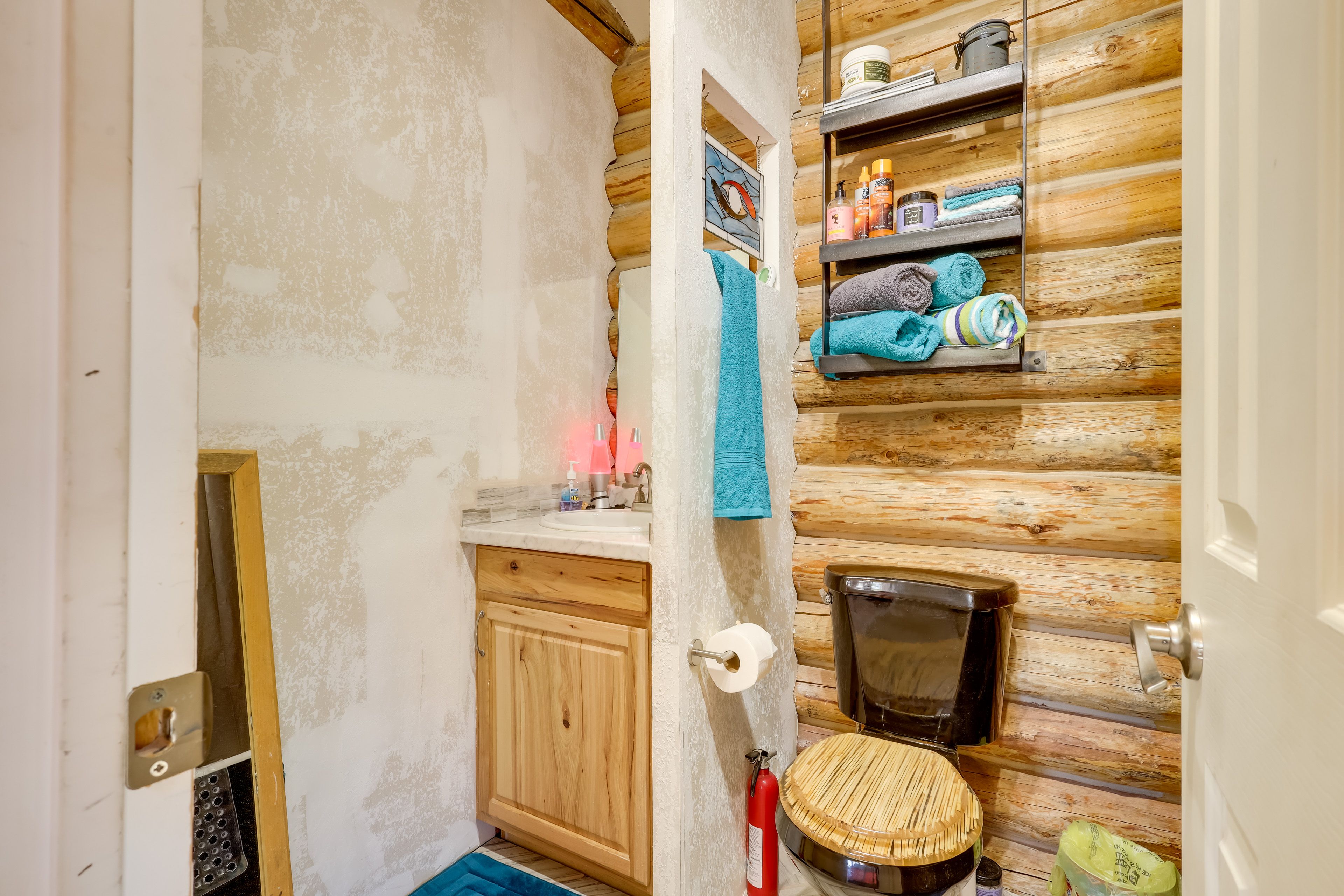 Bathroom | Complimentary Toiletries | Towels Provided
