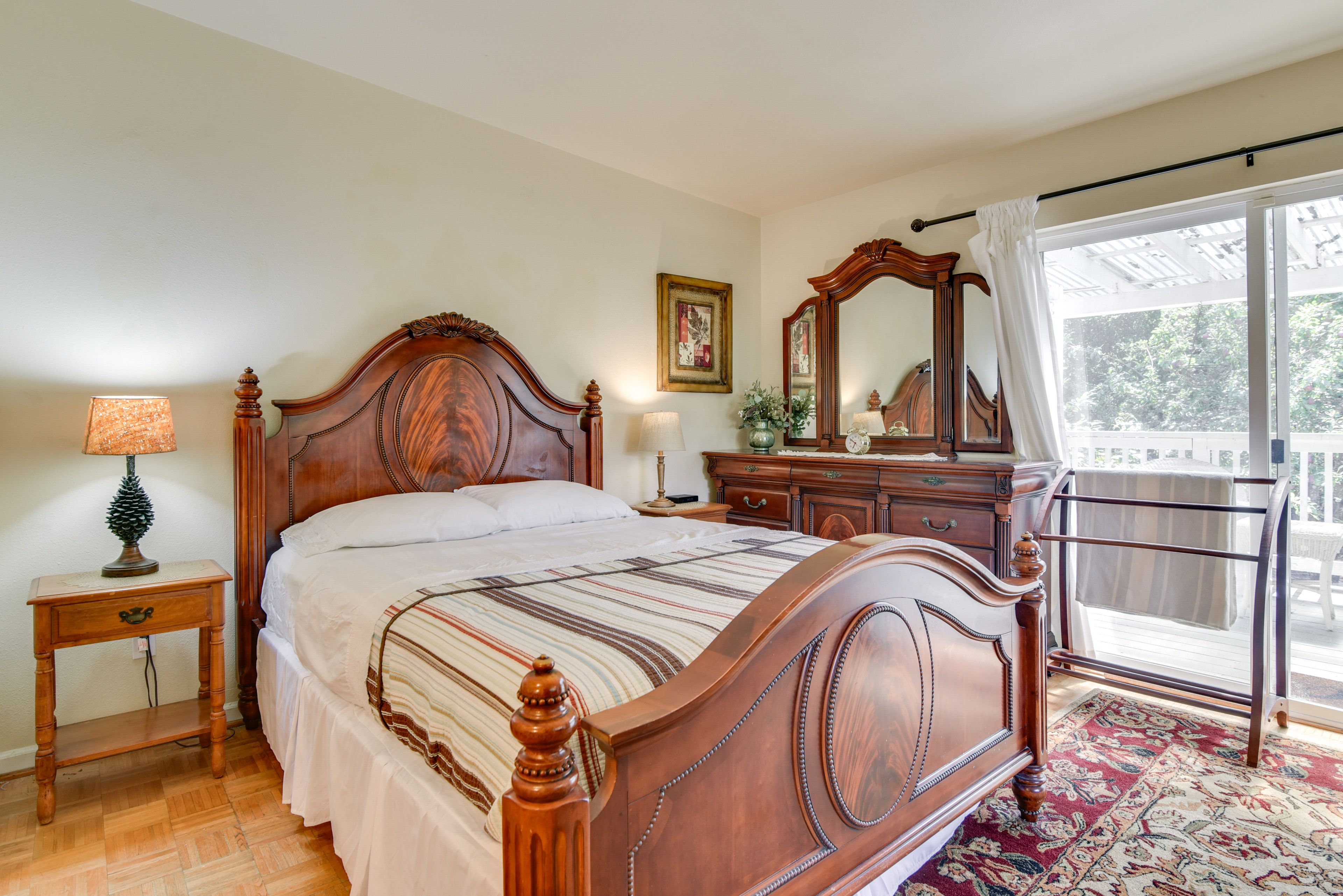 Bedroom 1 | Queen Bed