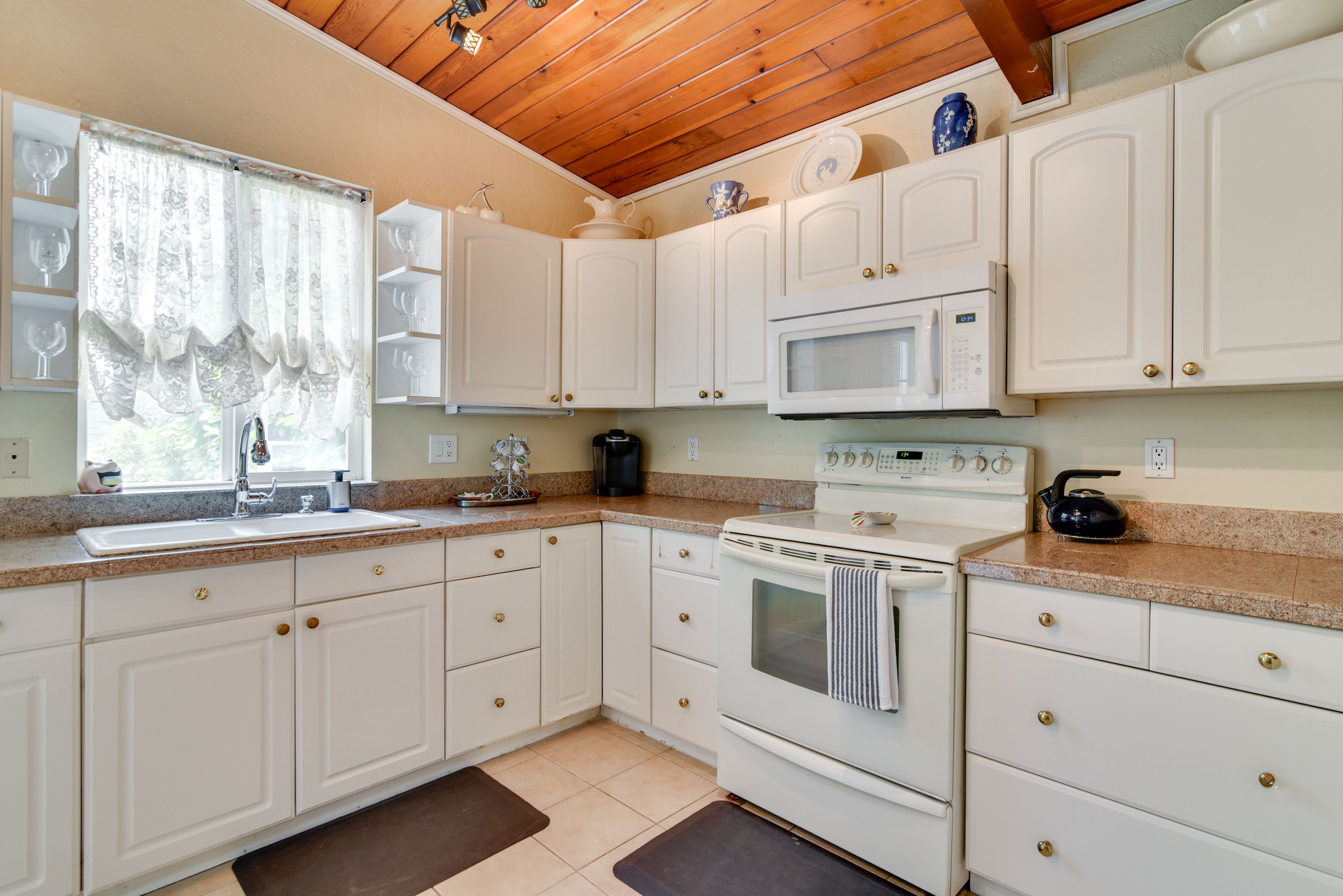 Kitchen | Refrigerator