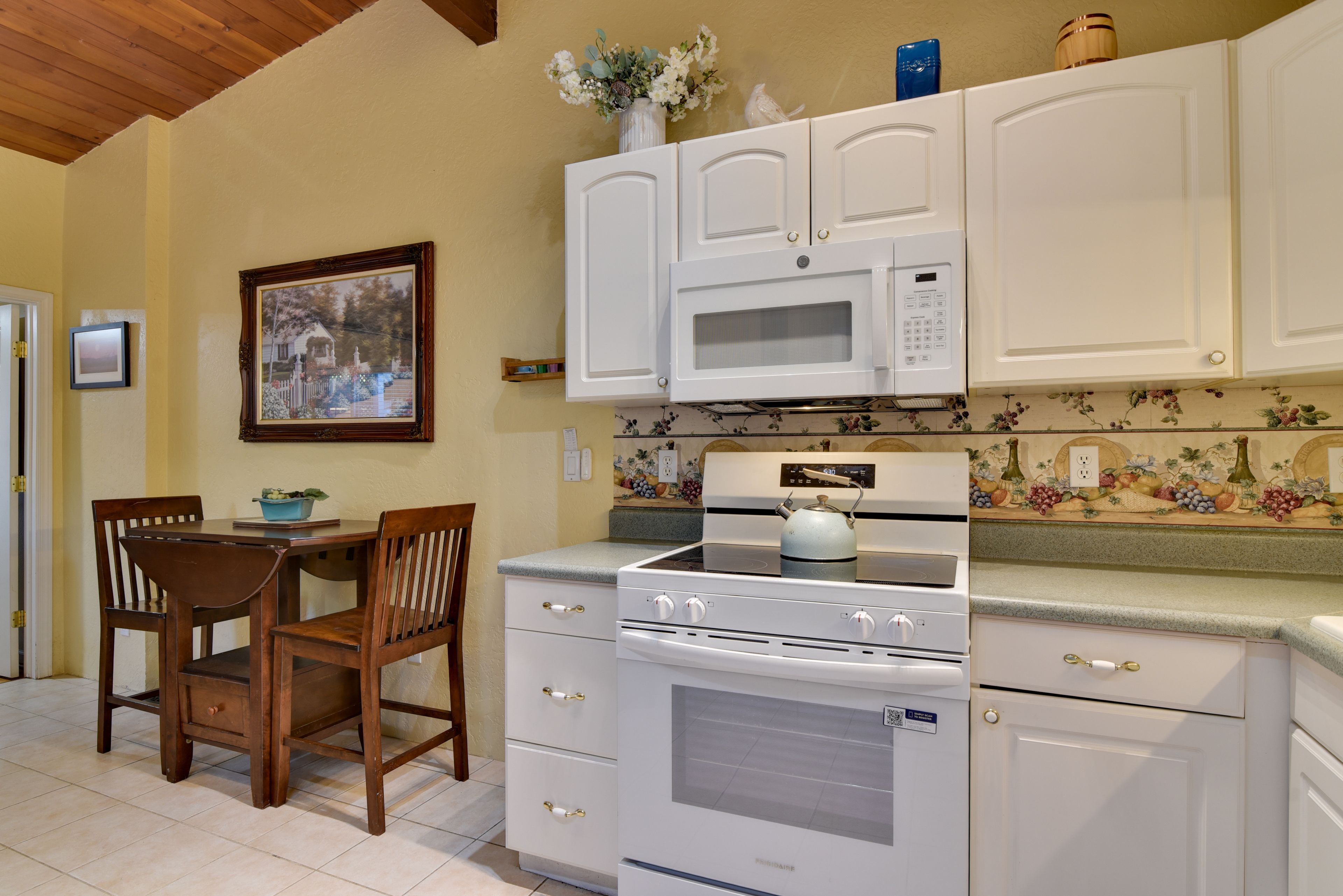 Kitchen | Refrigerator