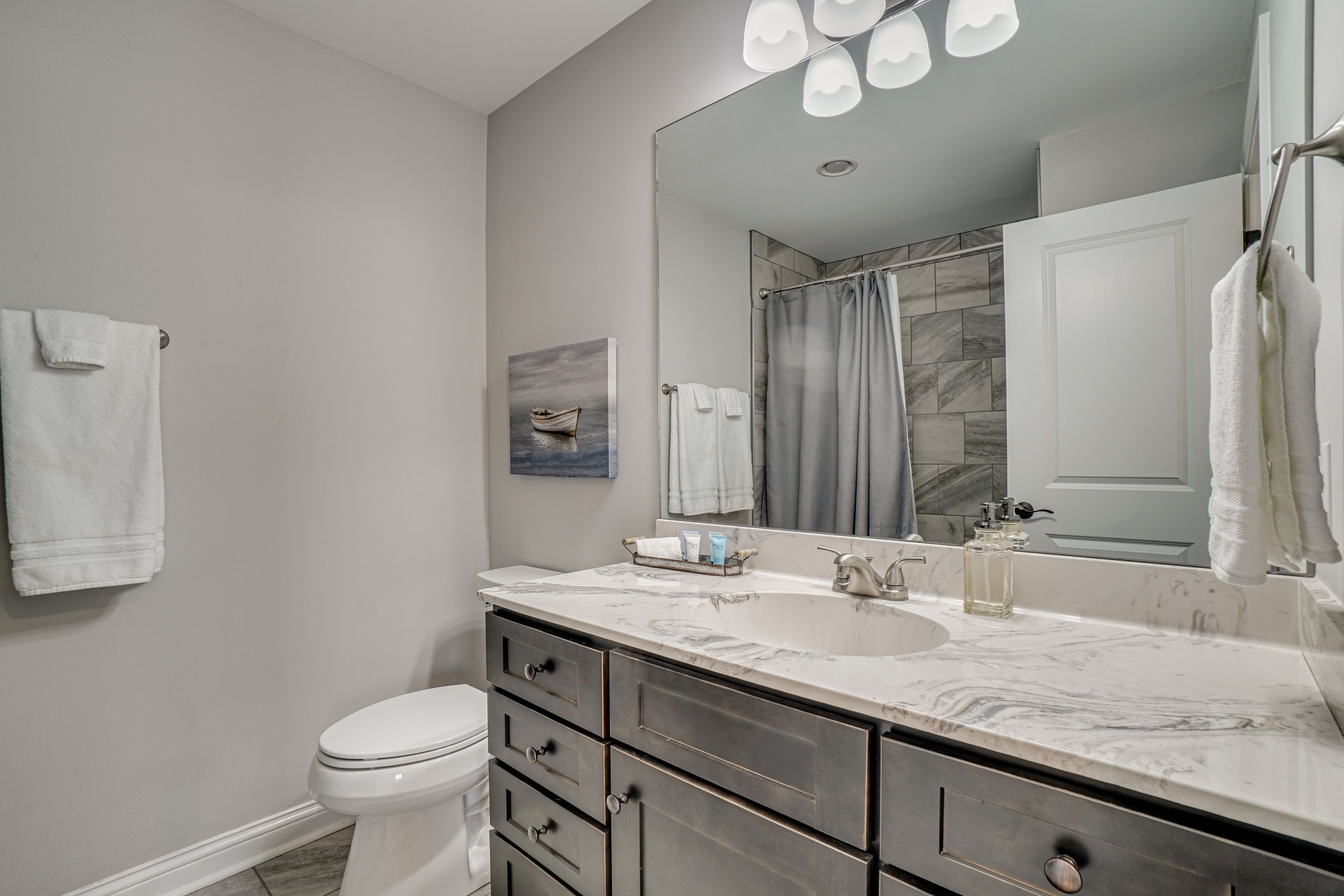 En-Suite Bathroom | Upper Level