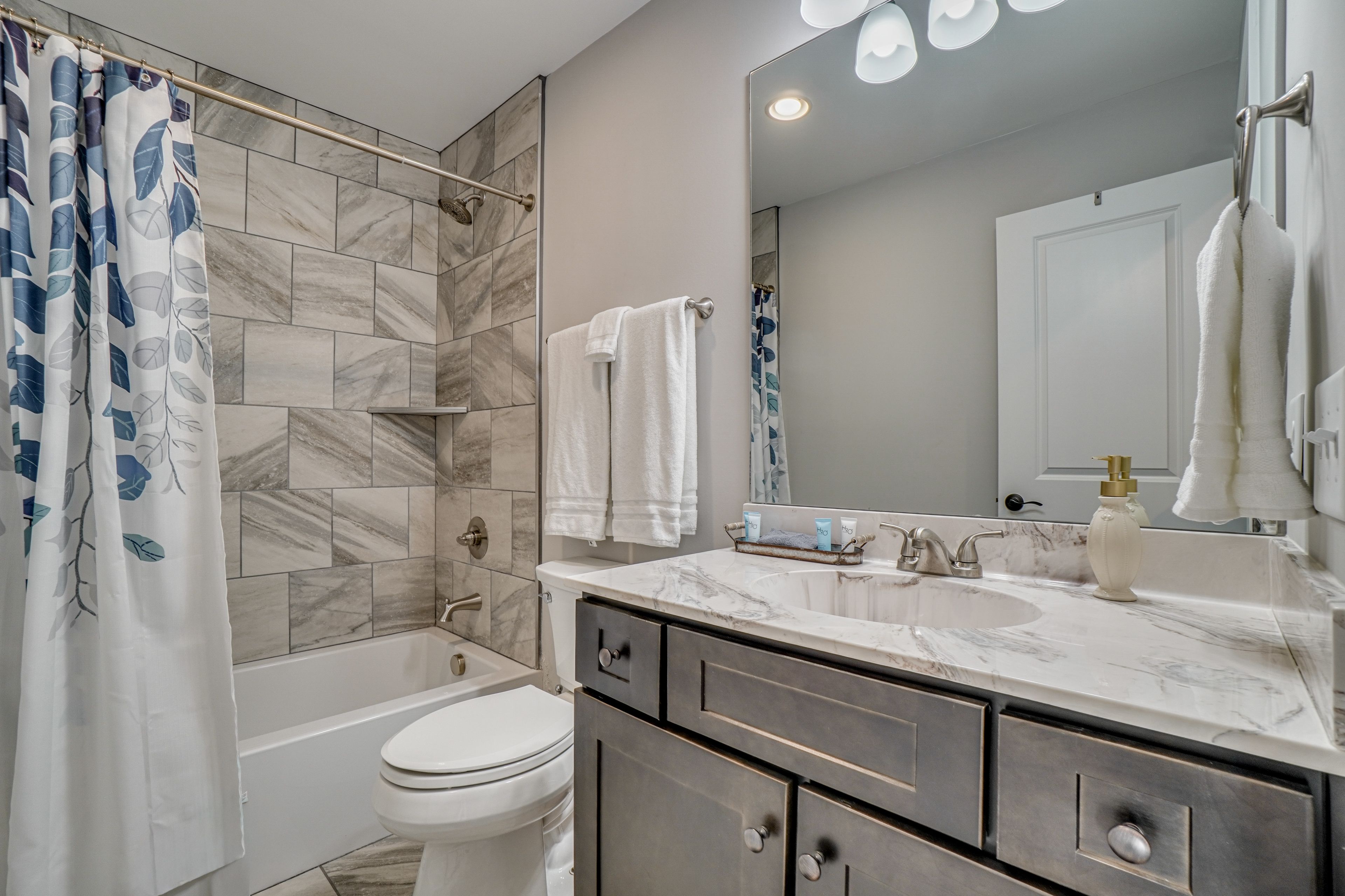 Full Bathroom | Upper Level