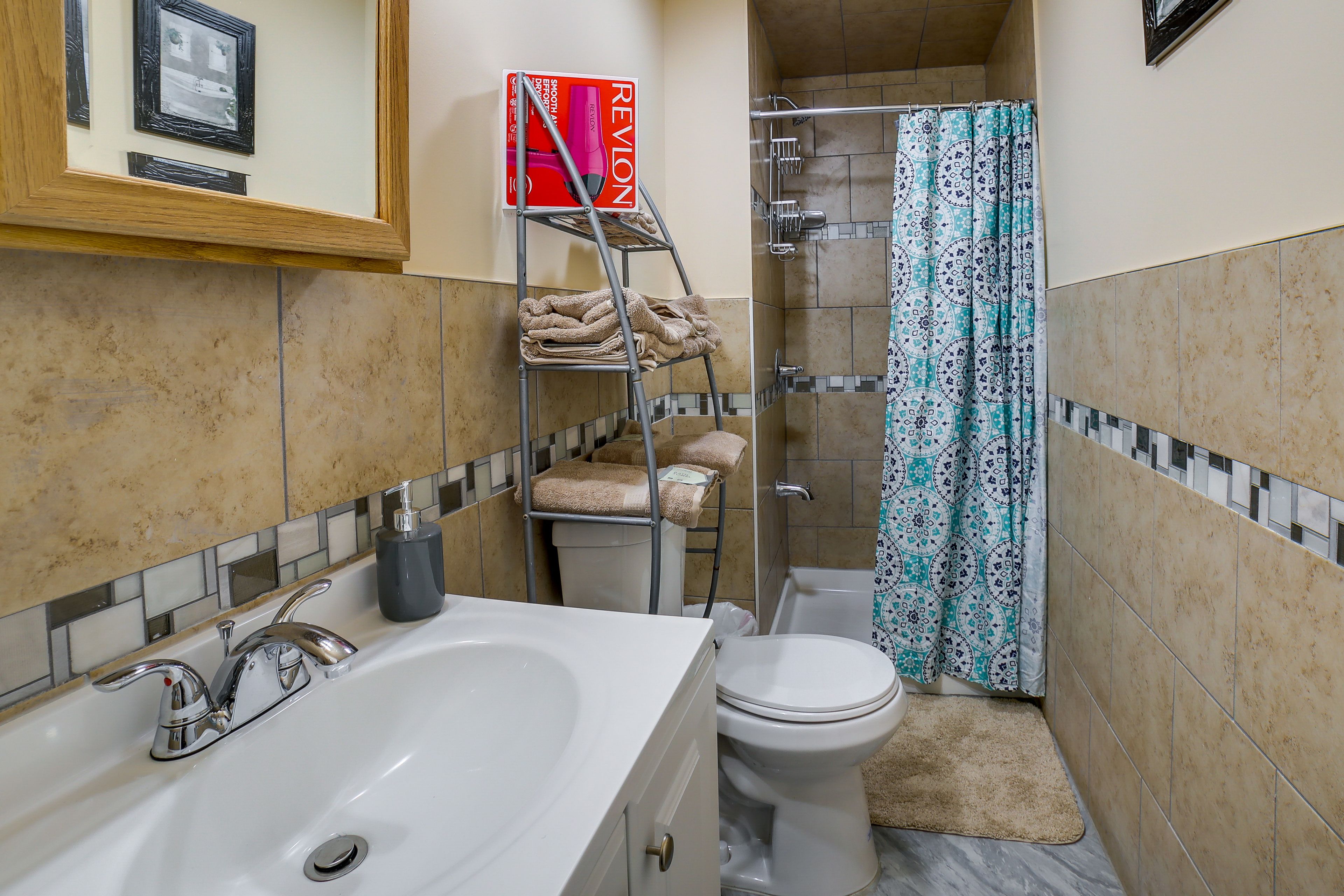 Full Bathroom | Towels Provided | Complimentary Toiletries | Hair Dryer