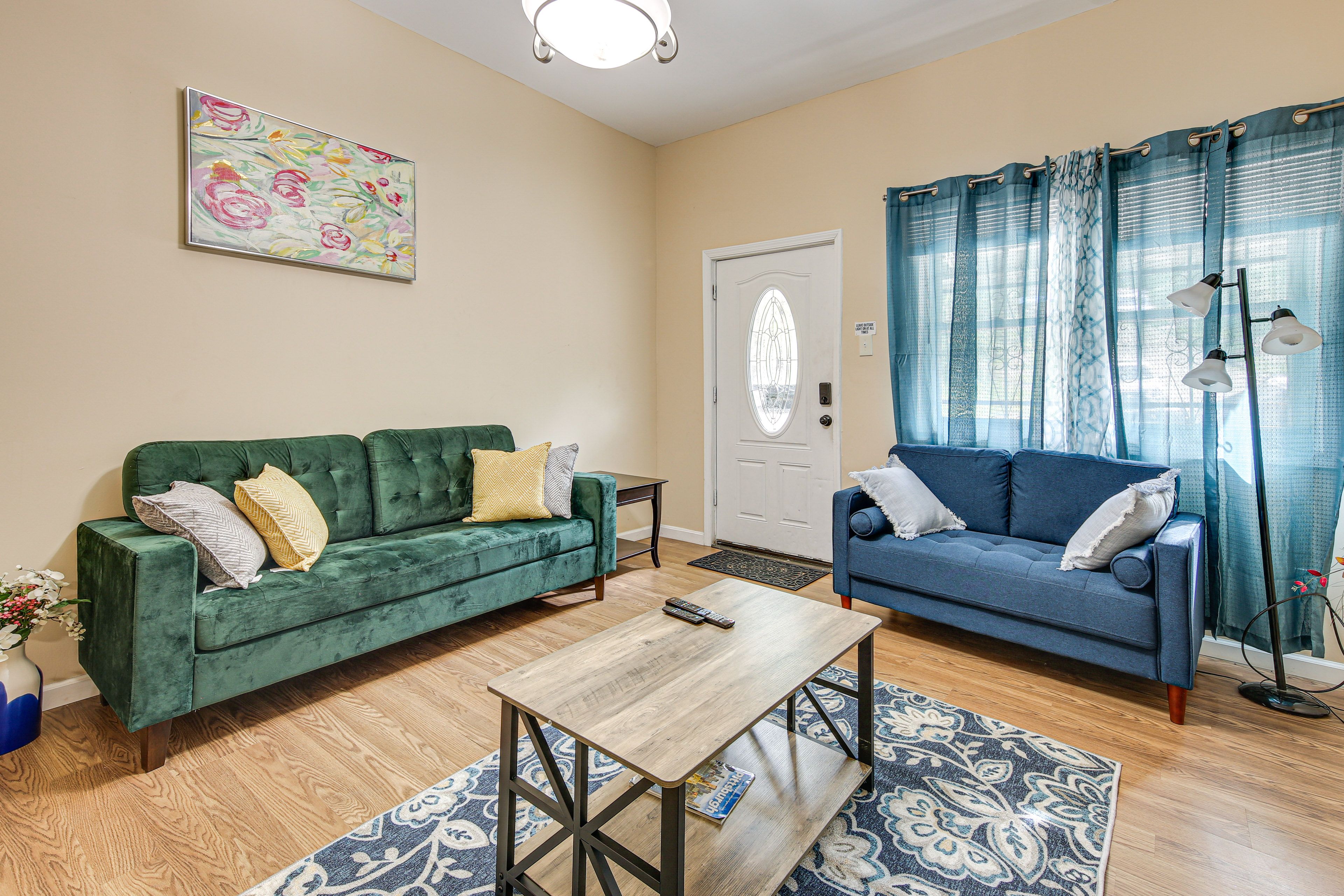 Living Room | 1st Floor | Smart TV | Free WiFi