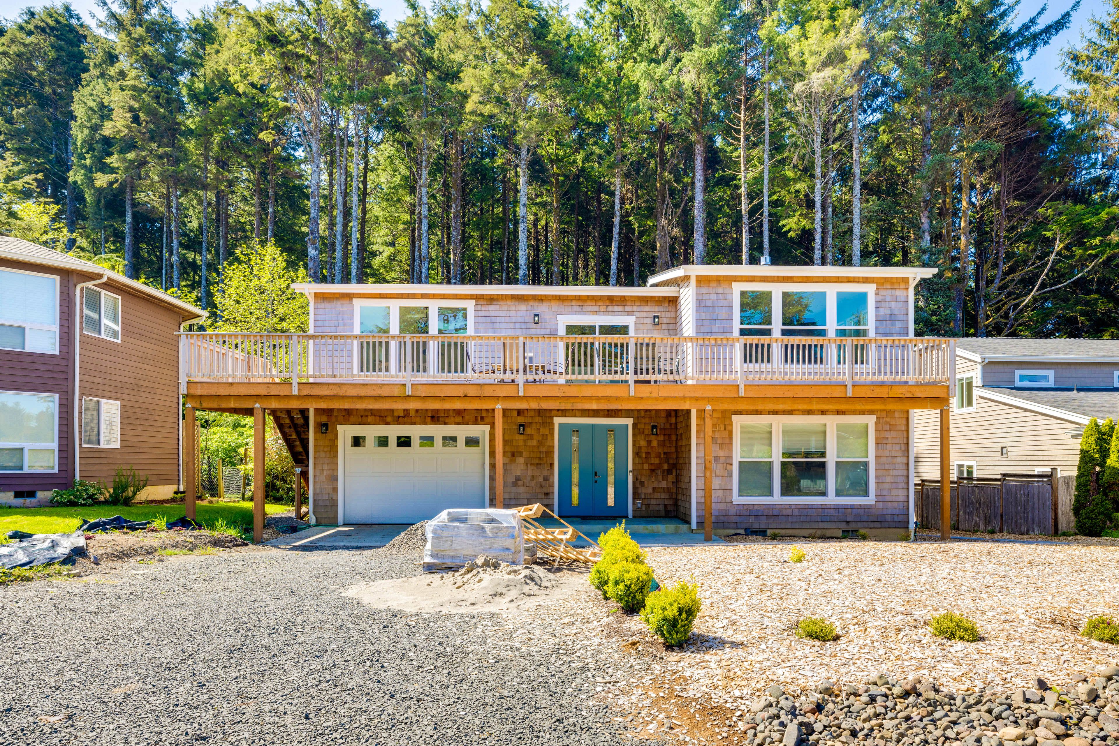 Home Exterior | Driveway Parking (4 Vehicles) | Garage Parking (1 Vehicle)
