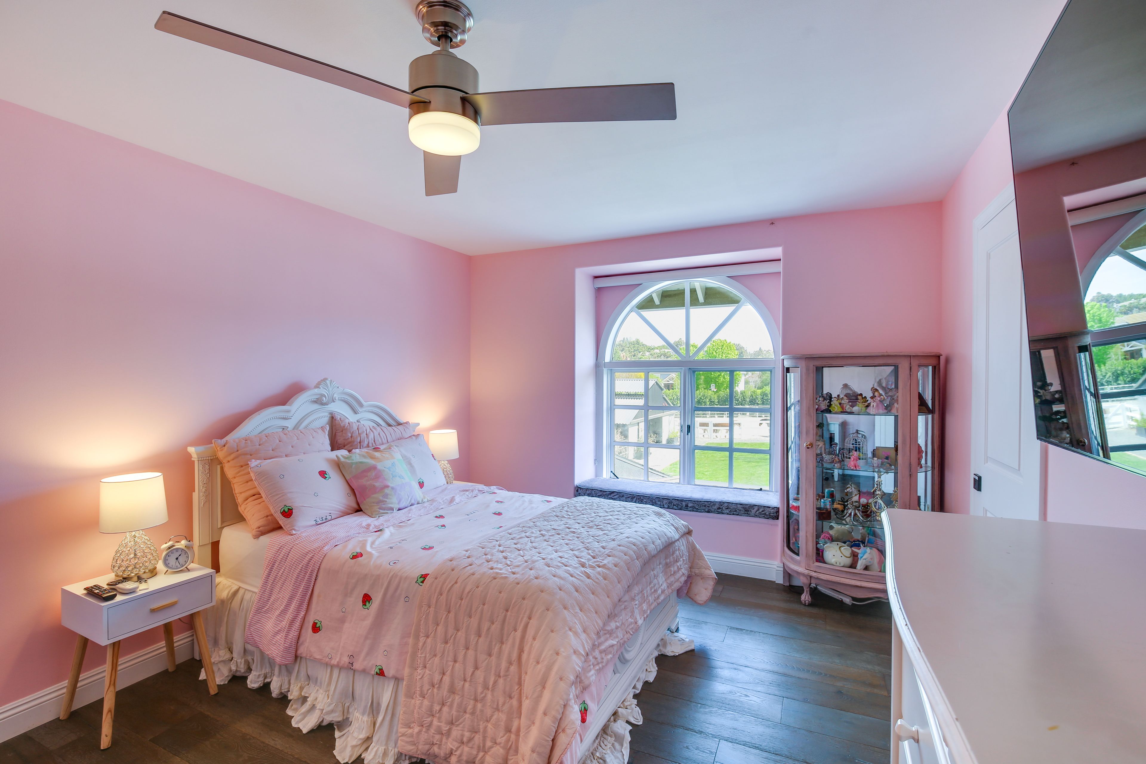 Bedroom 2 | Queen Bed | Smart TV