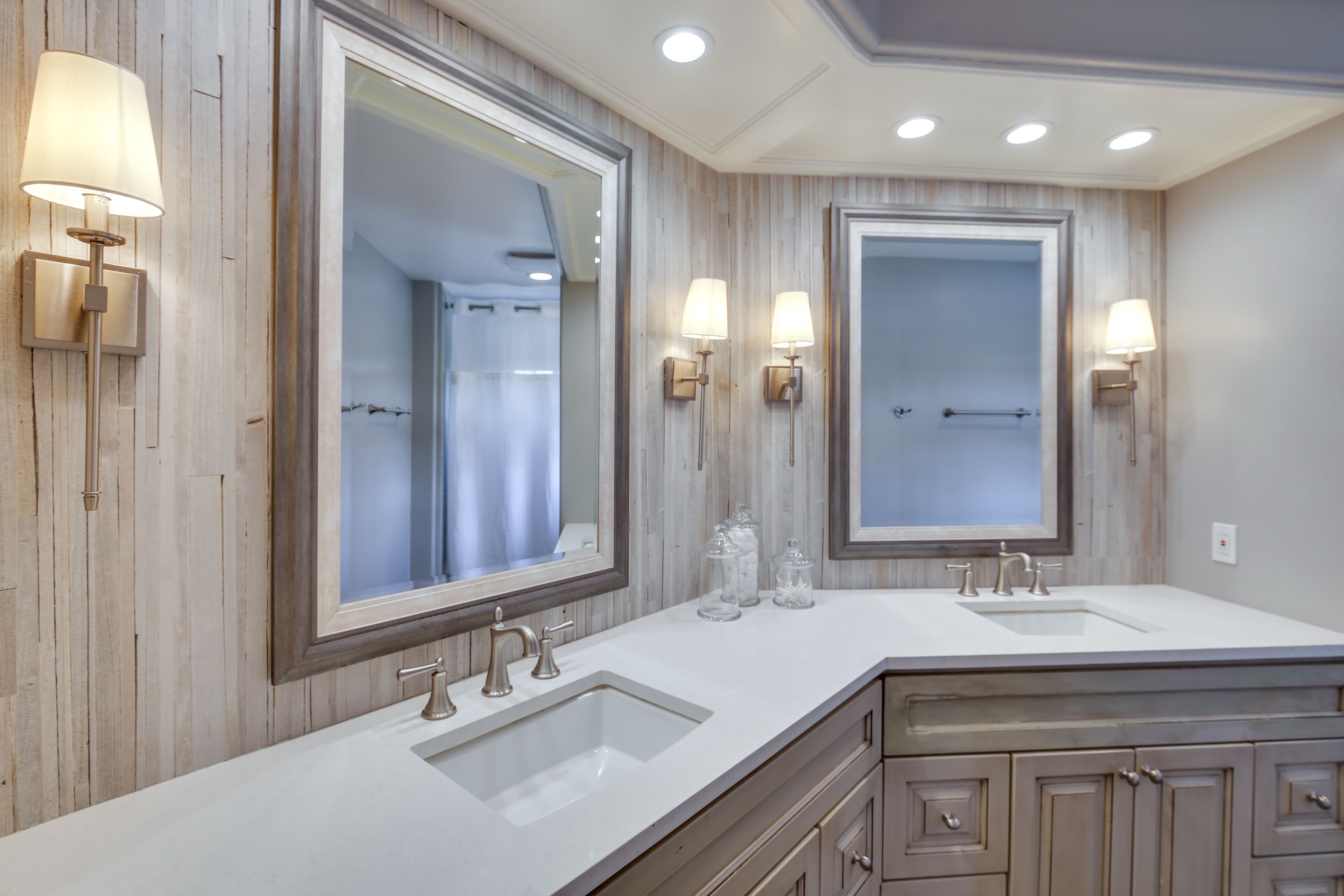 Full Bathroom | Complimentary Toiletries | Towels Provided
