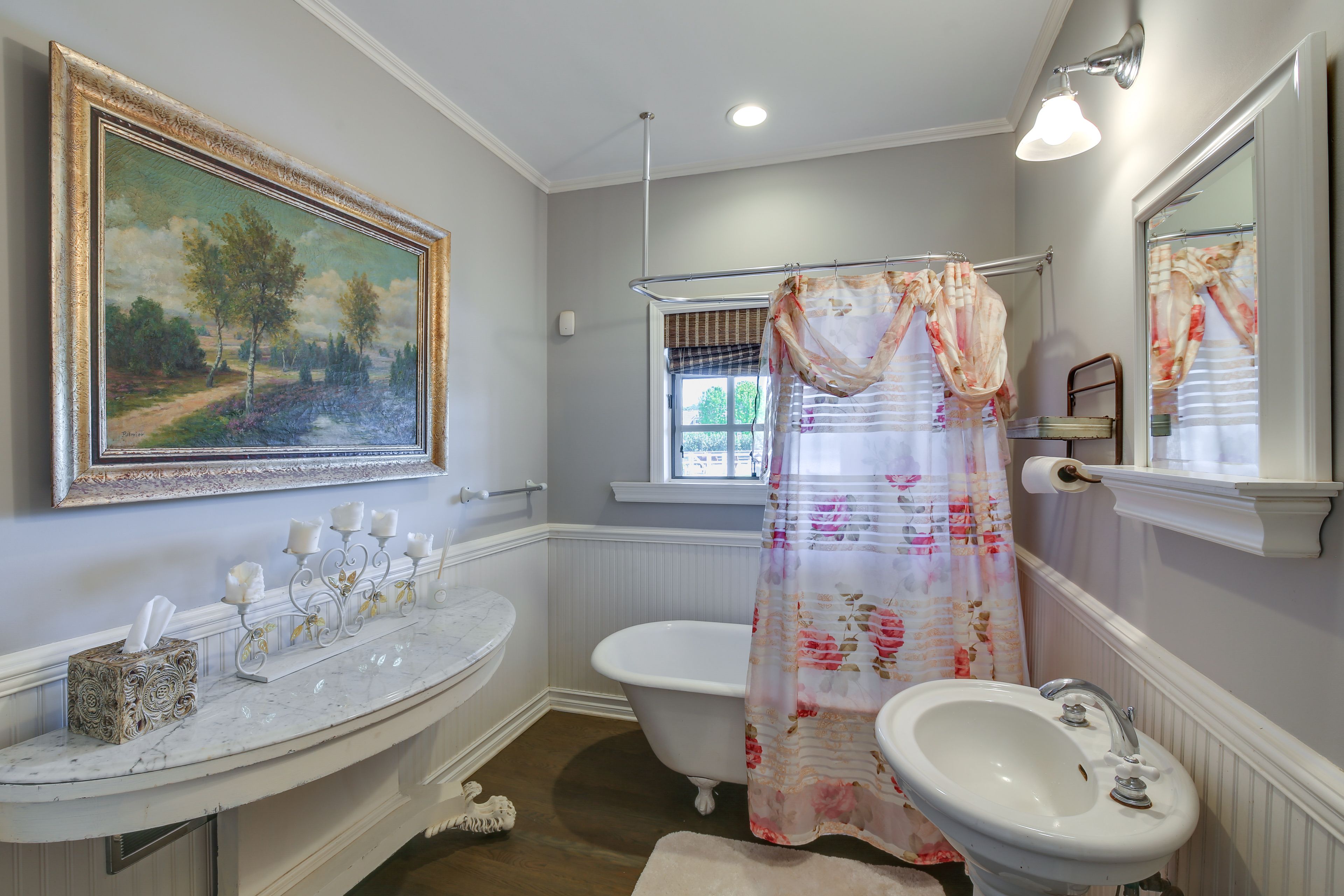 Full Bathroom