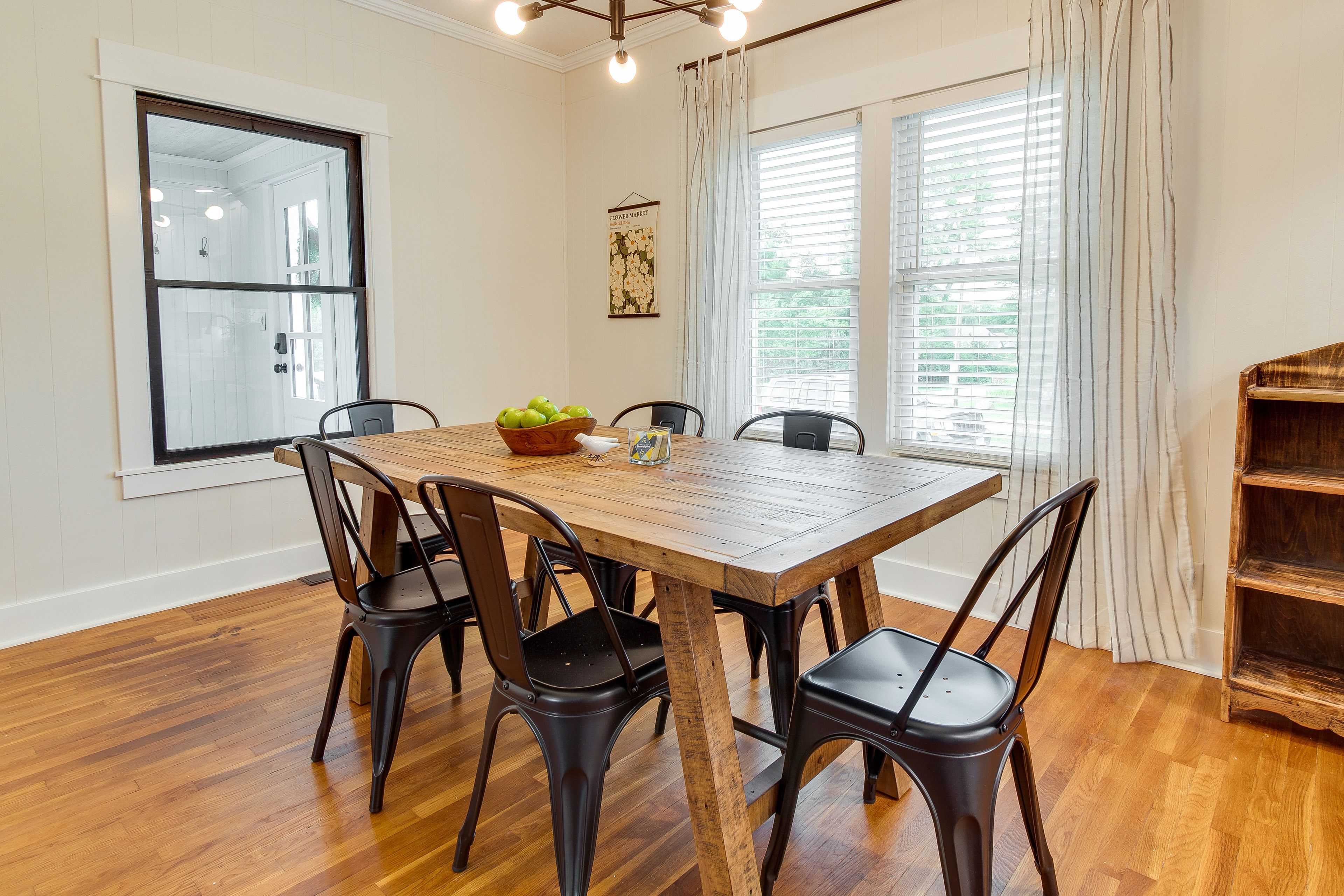 Dining Room | Dishware/Flatware | Knife Set | High Chair