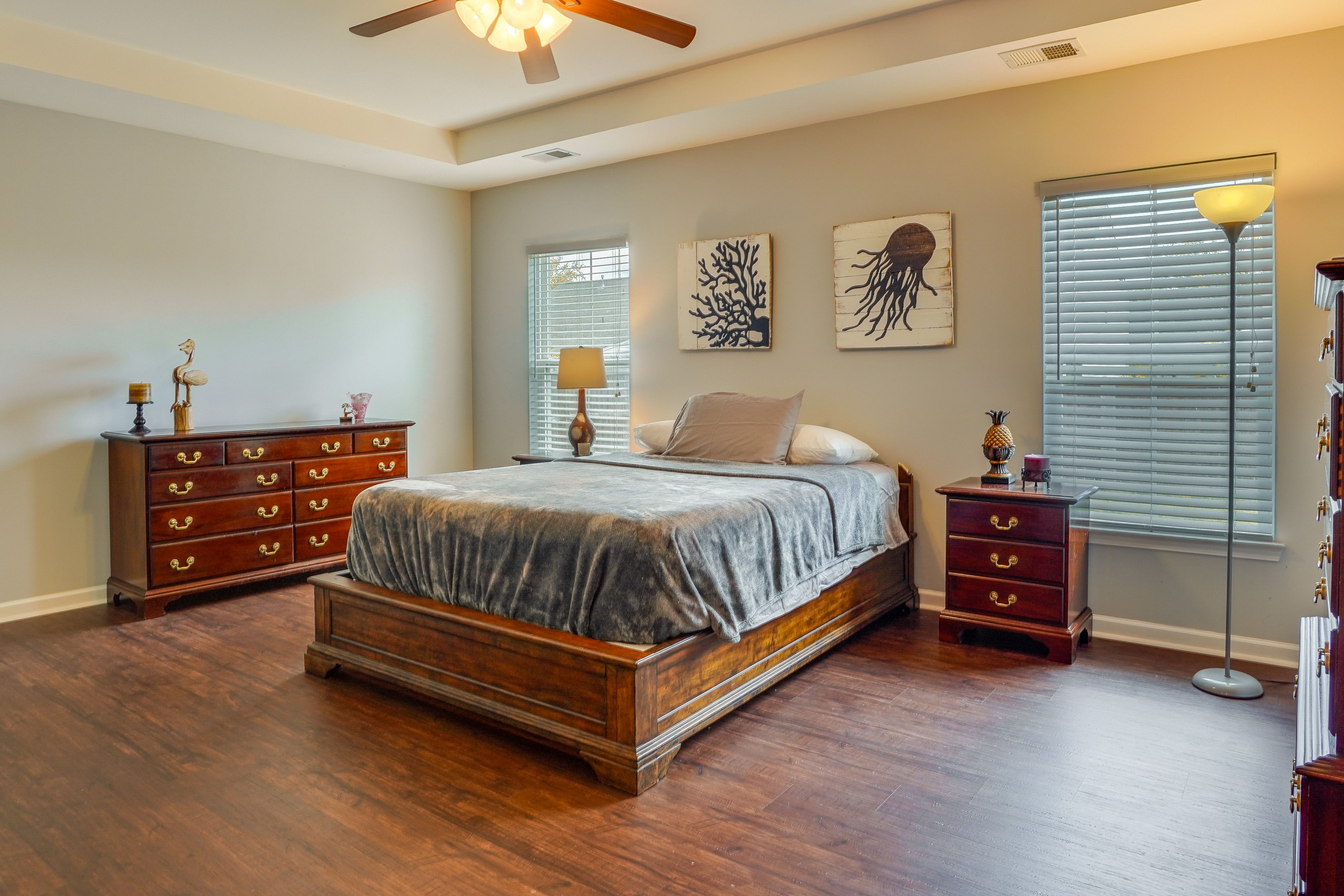 Bedroom 1 | Queen Bed | En-Suite Bathroom