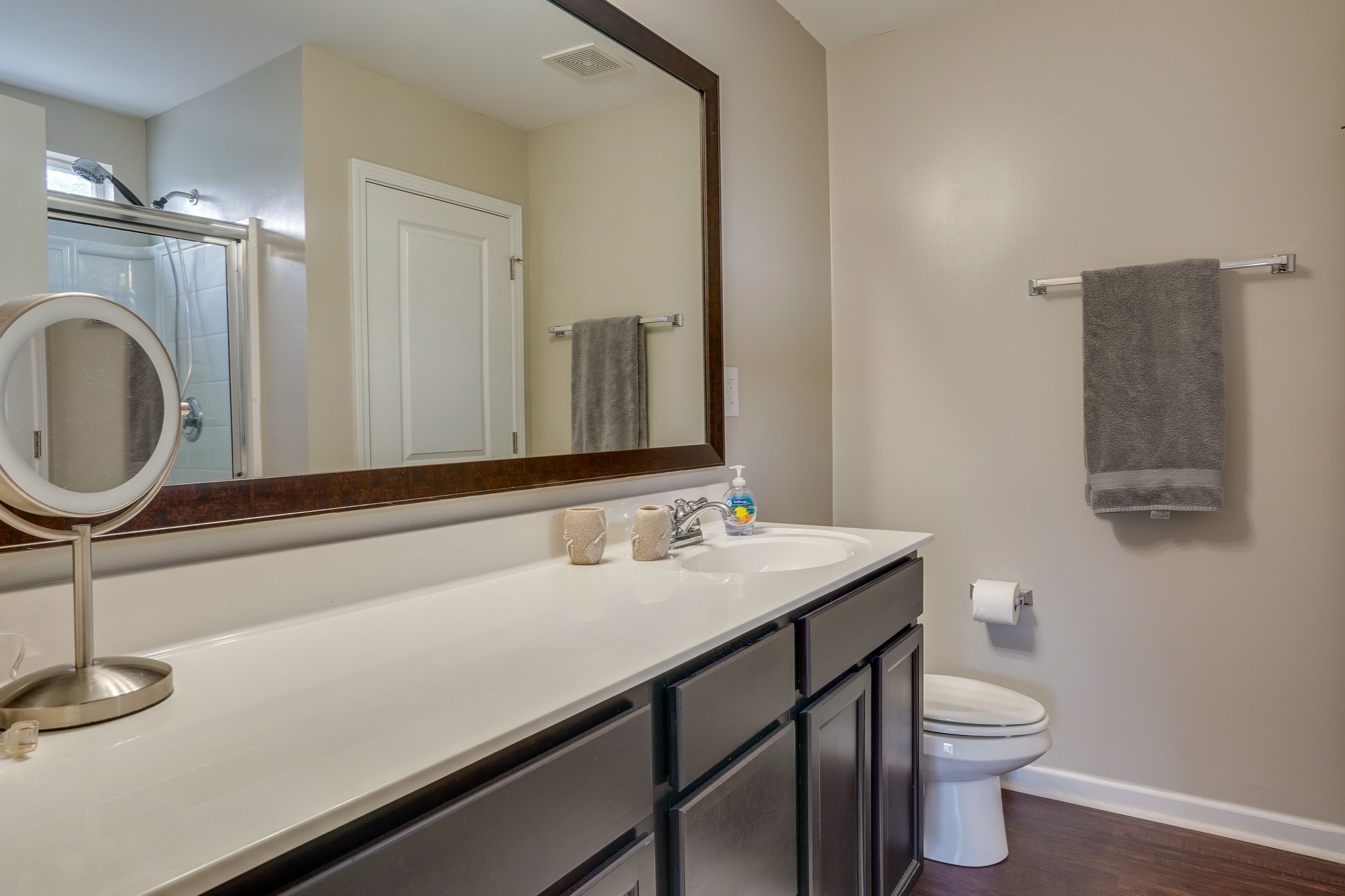 Full Bathroom | Towels Provided | Hair Dryer