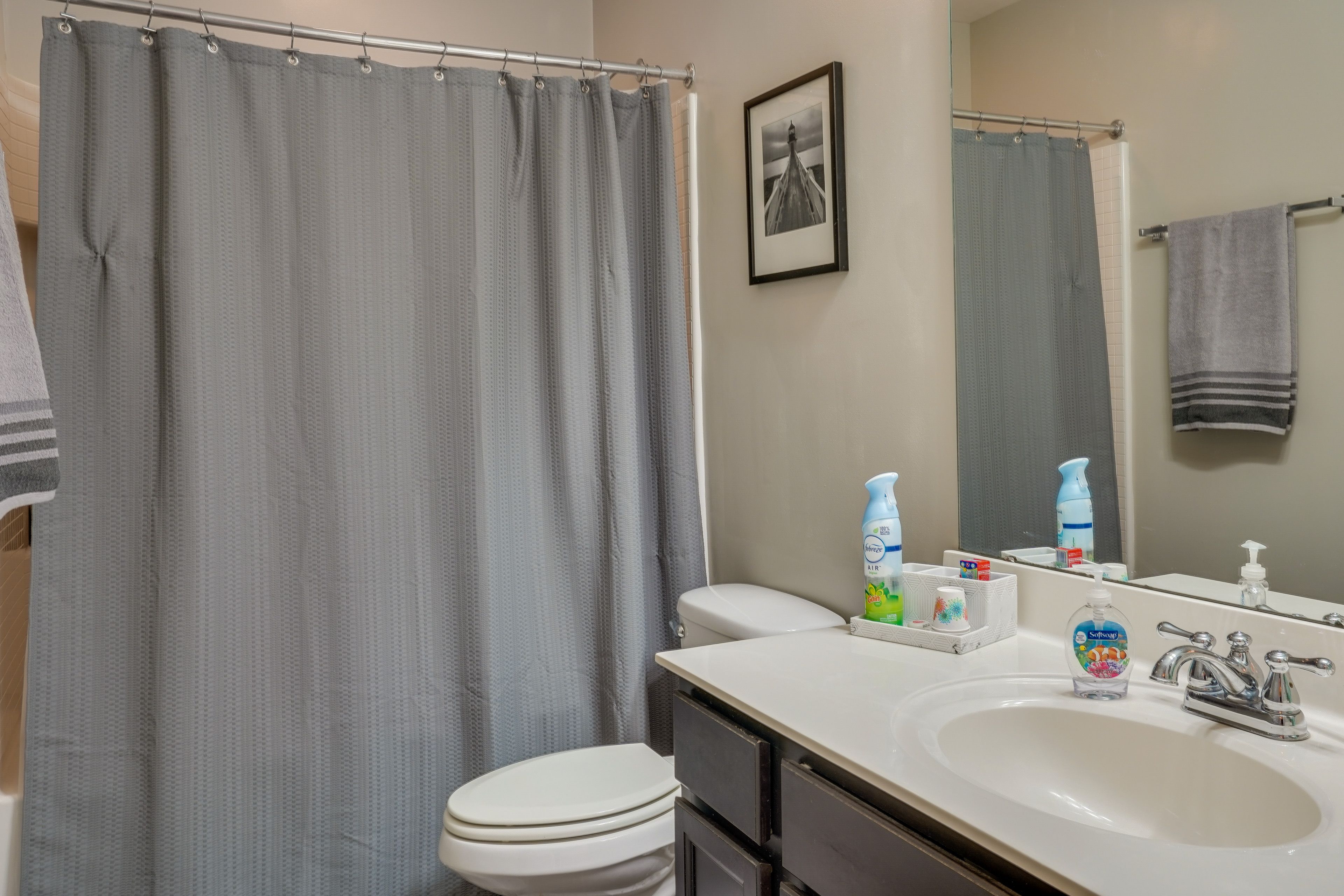 Full Bathroom | Complimentary Toiletries