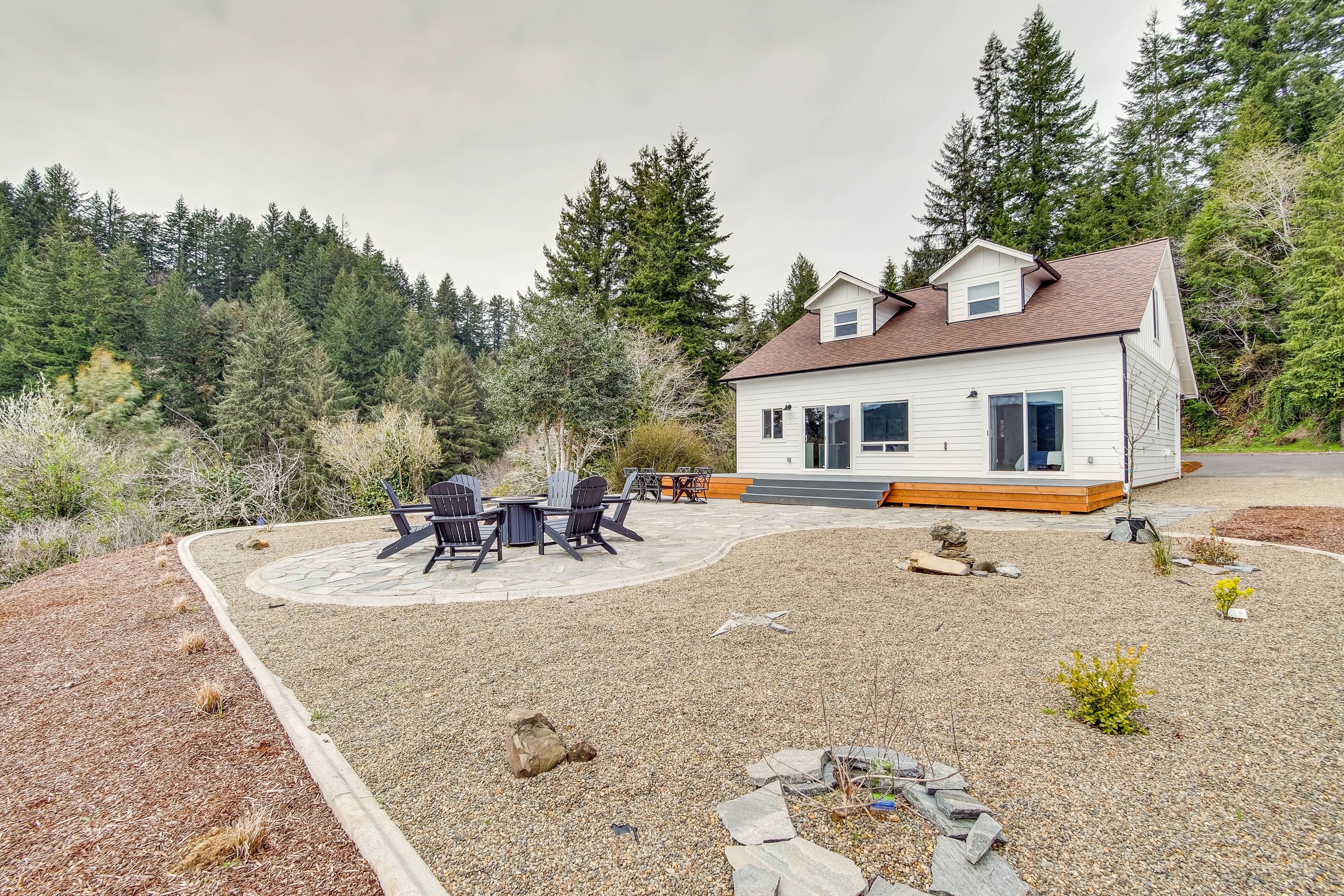 Florence Vacation Rental | 2BR | 2BA | 1,900 Sq Ft | 3 Steps to Enter