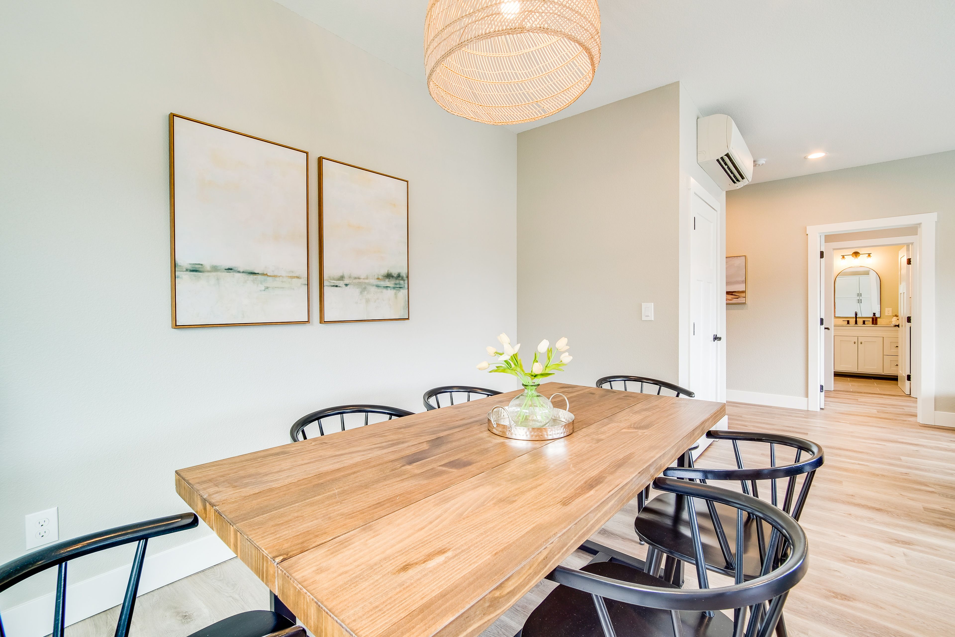 Dining Area | Dishware & Flatware Provided