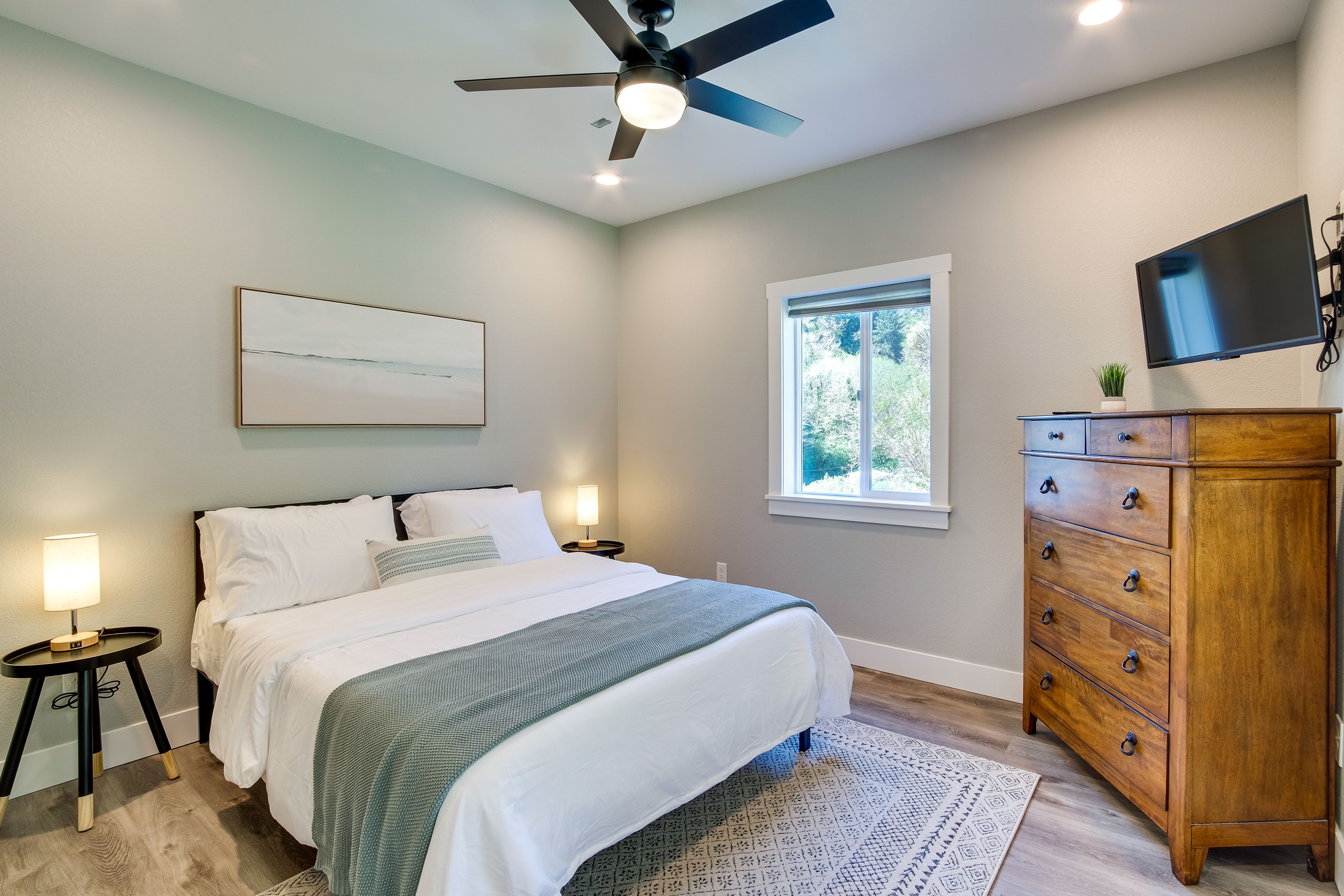 Bedroom 3 | Queen Bed