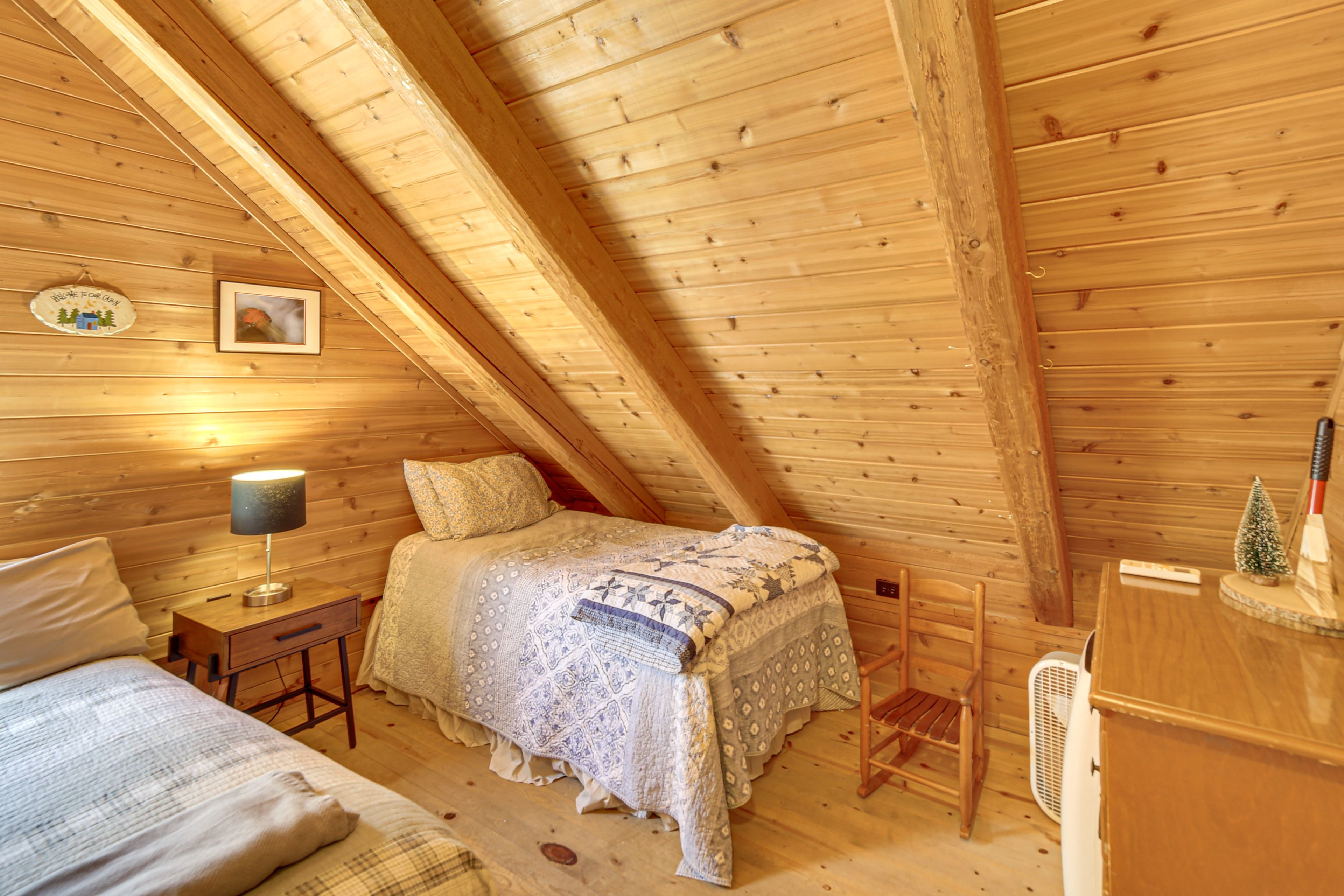 Bedroom 2 | Queen Bed | Twin Bed | Main Floor