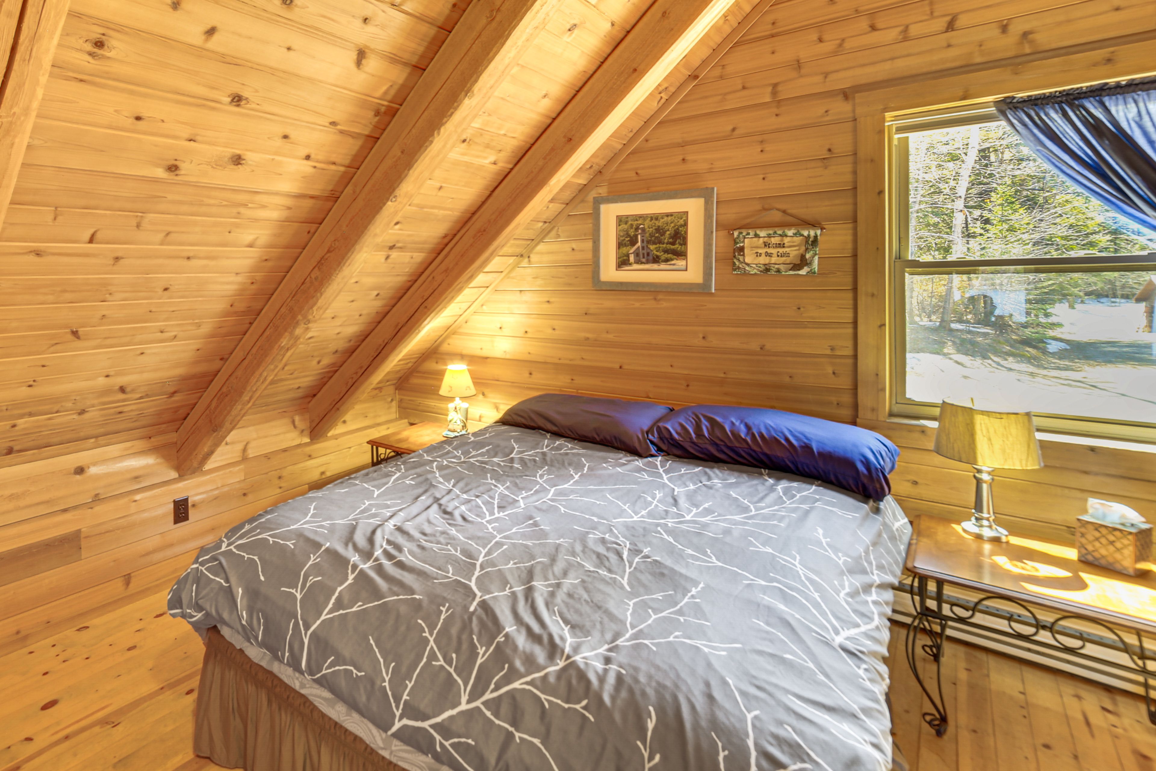 Bedroom 1 | Queen Bed | Main Floor