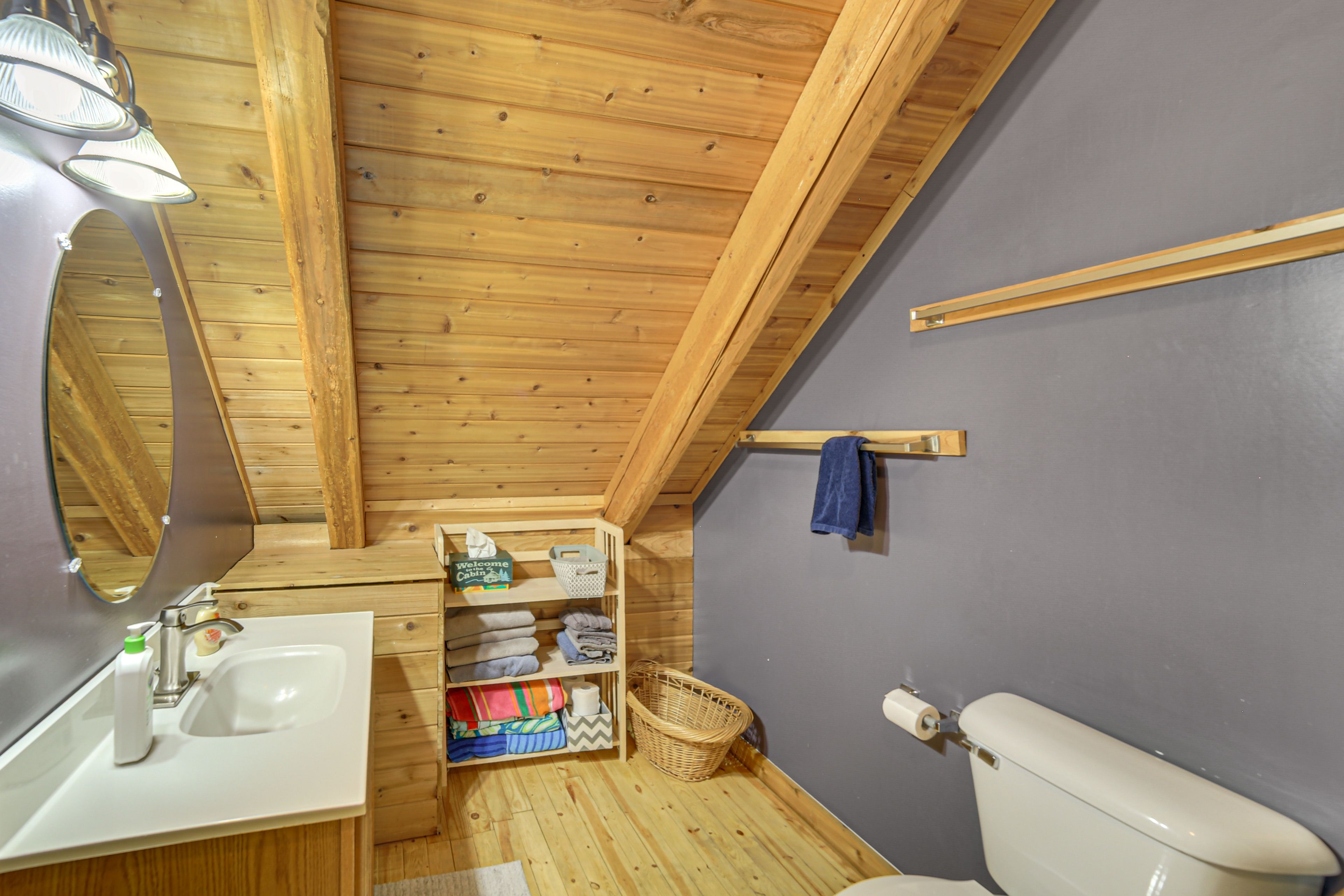 Bathroom | Main Floor