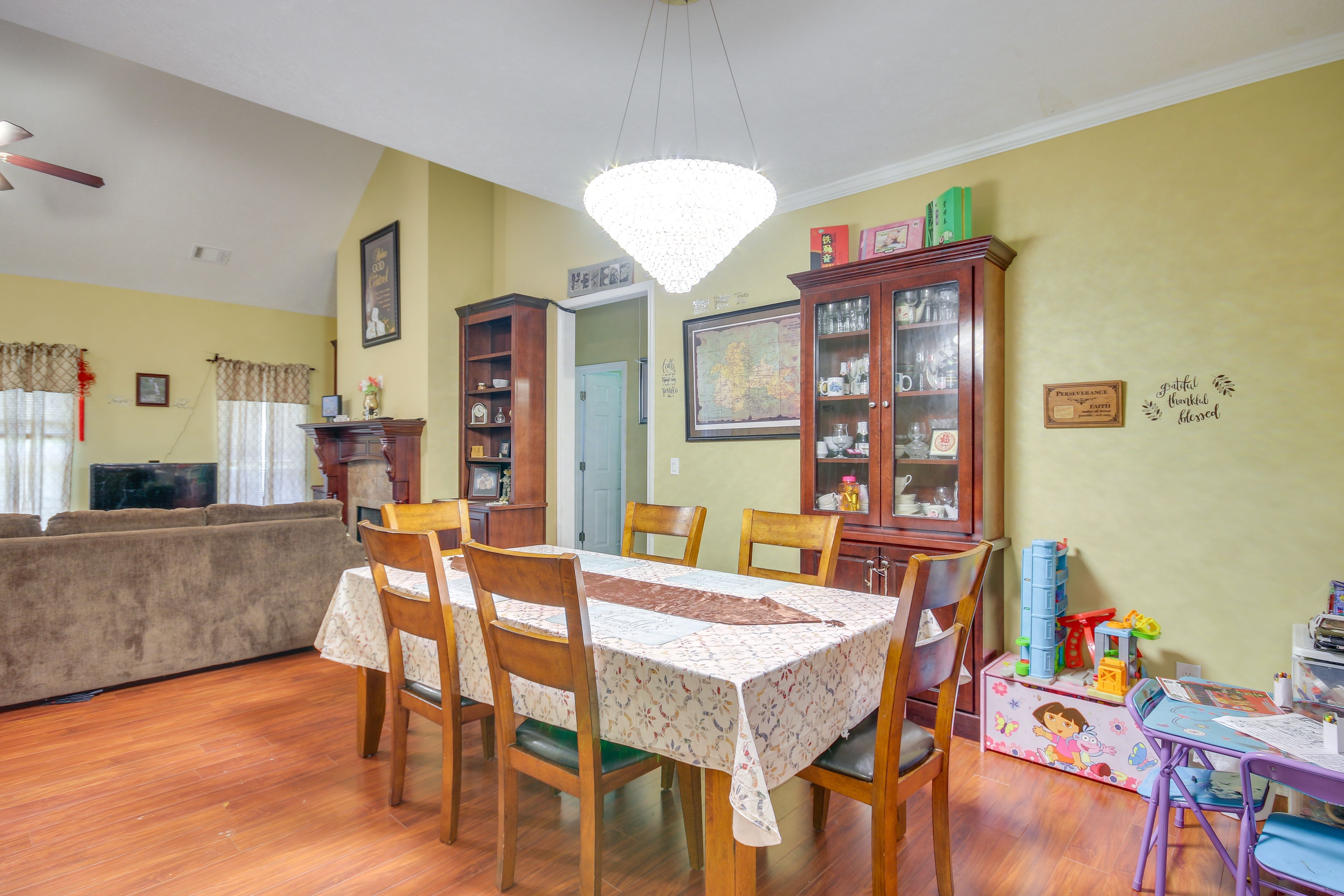 Dining Area | Dishware & Flatware