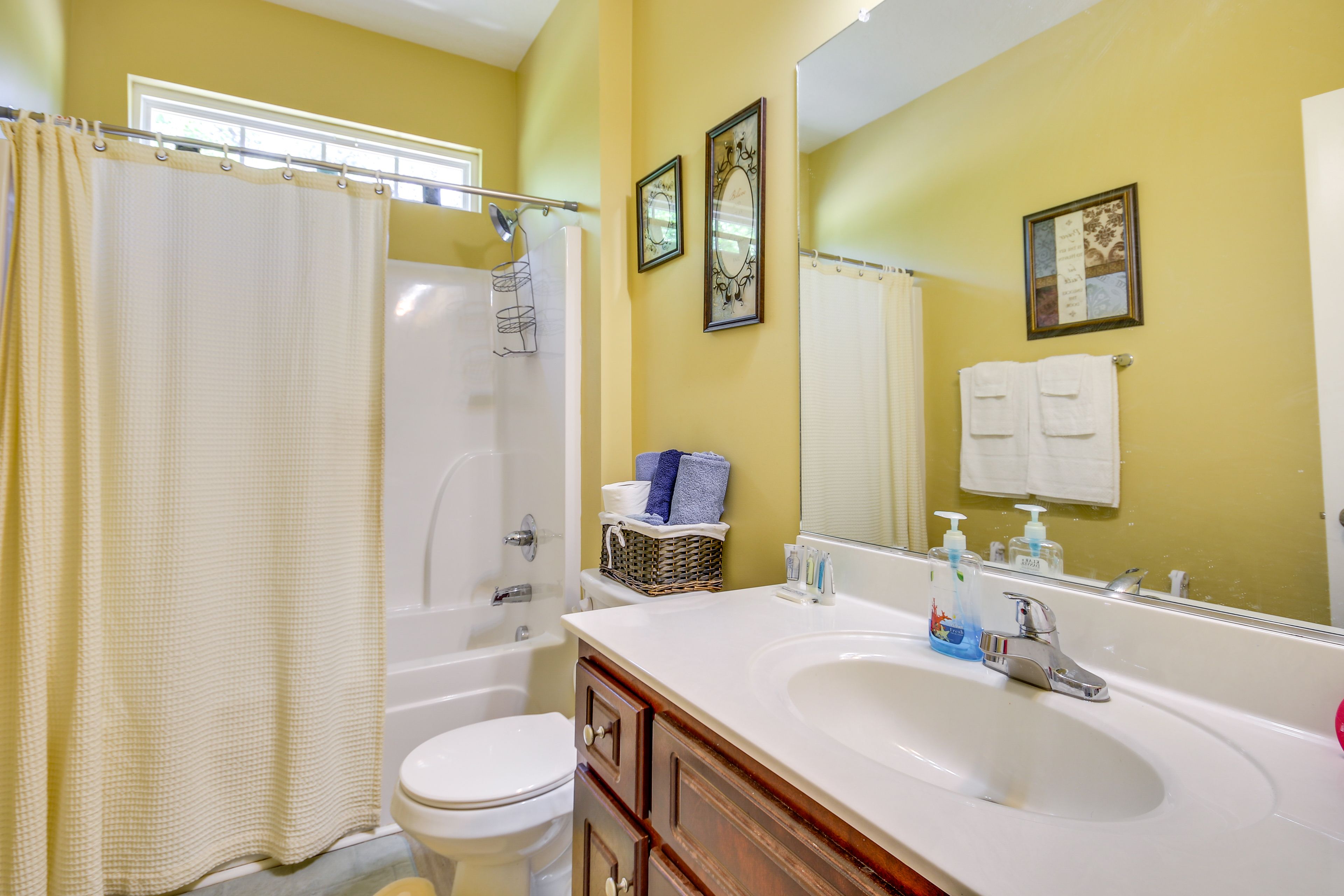 Full Bath | Complimentary Toiletries