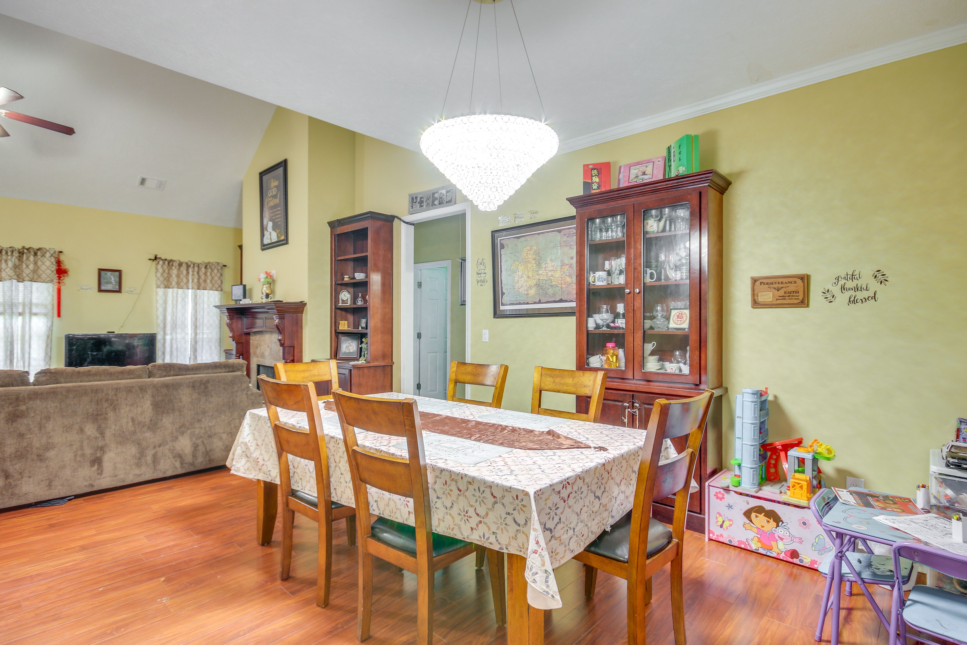 Dining Area | Dishware & Flatware