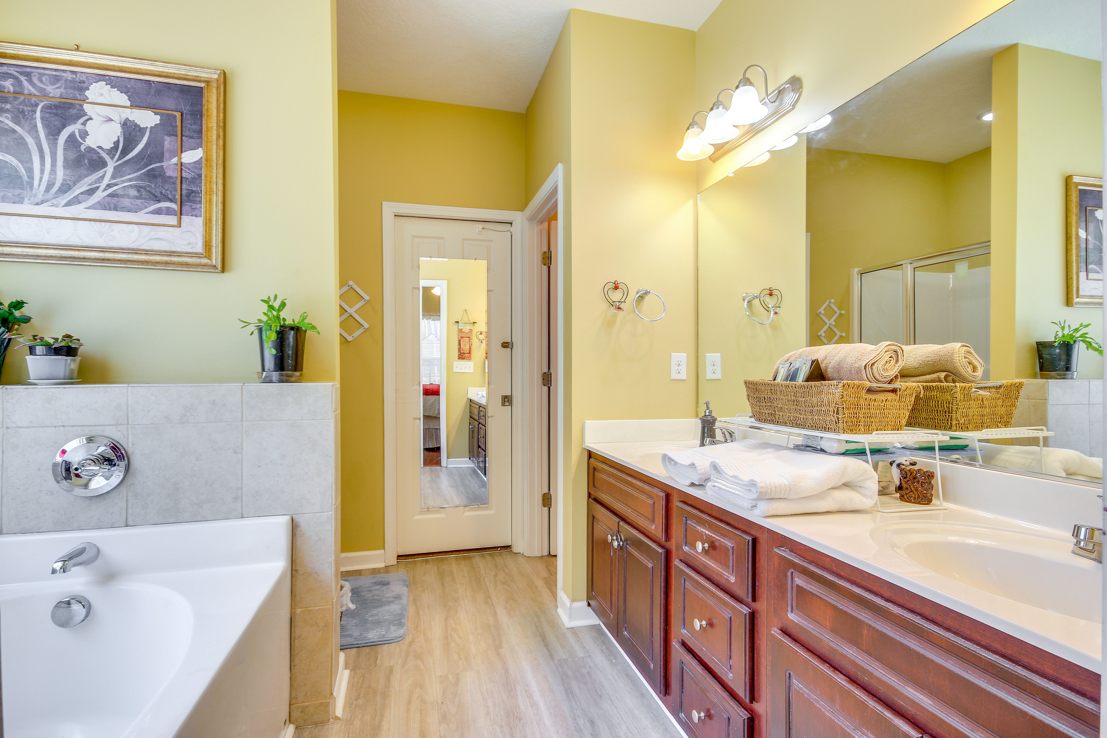 En-Suite Bathroom | Towels Provided | Hair Dryer