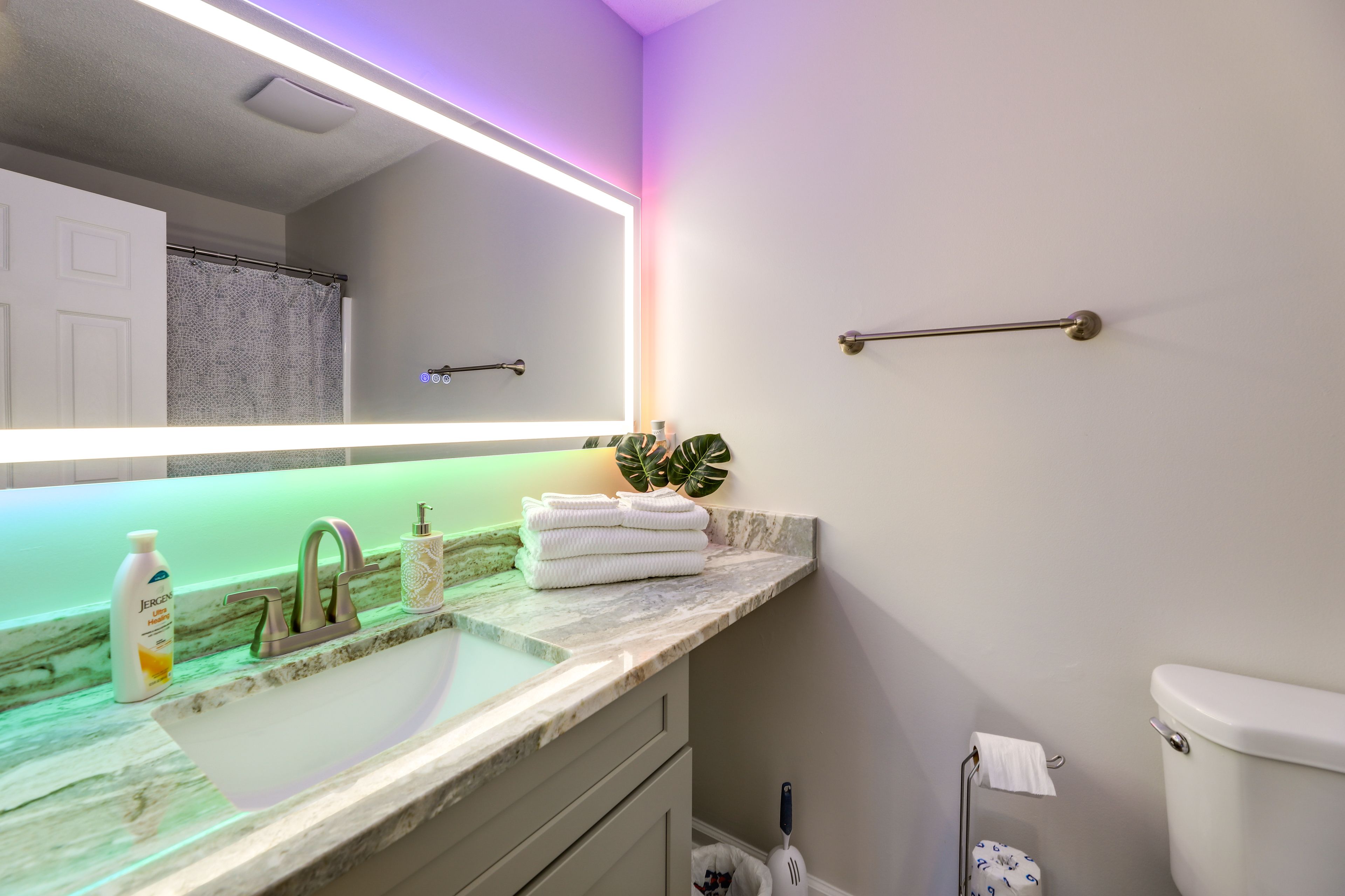 Full Bath | Complimentary Toiletries | Towels Provided | Shower/Tub Combo
