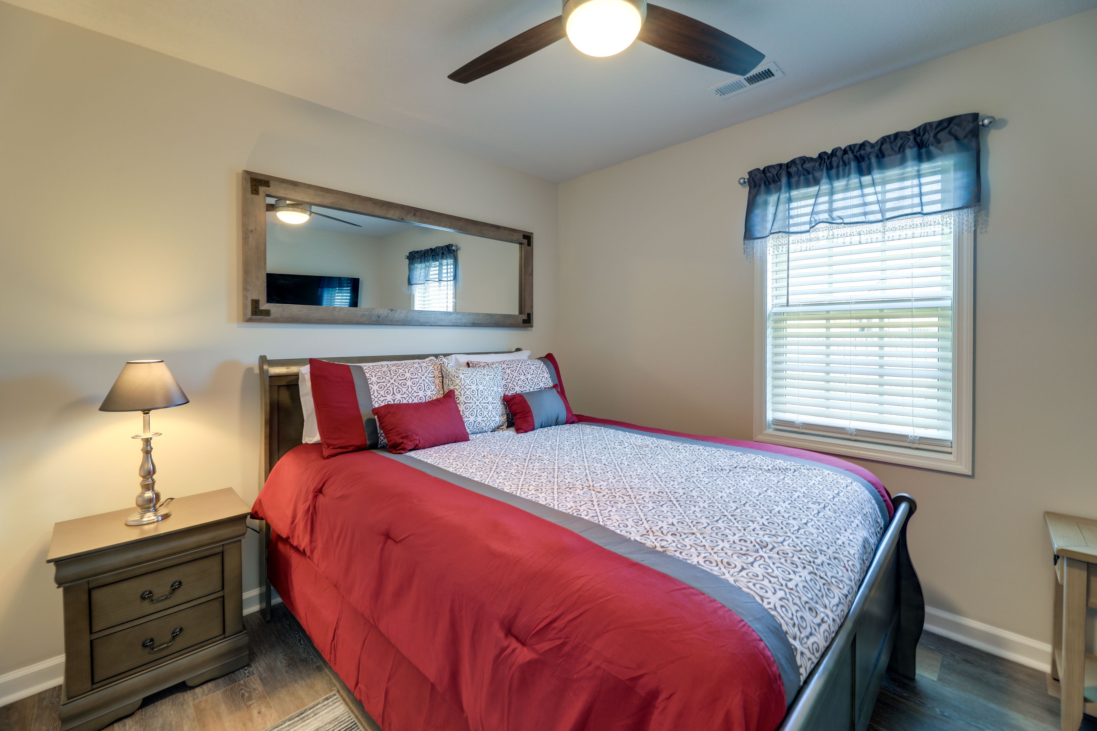 Bedroom 2 | Queen Bed | Smart TV