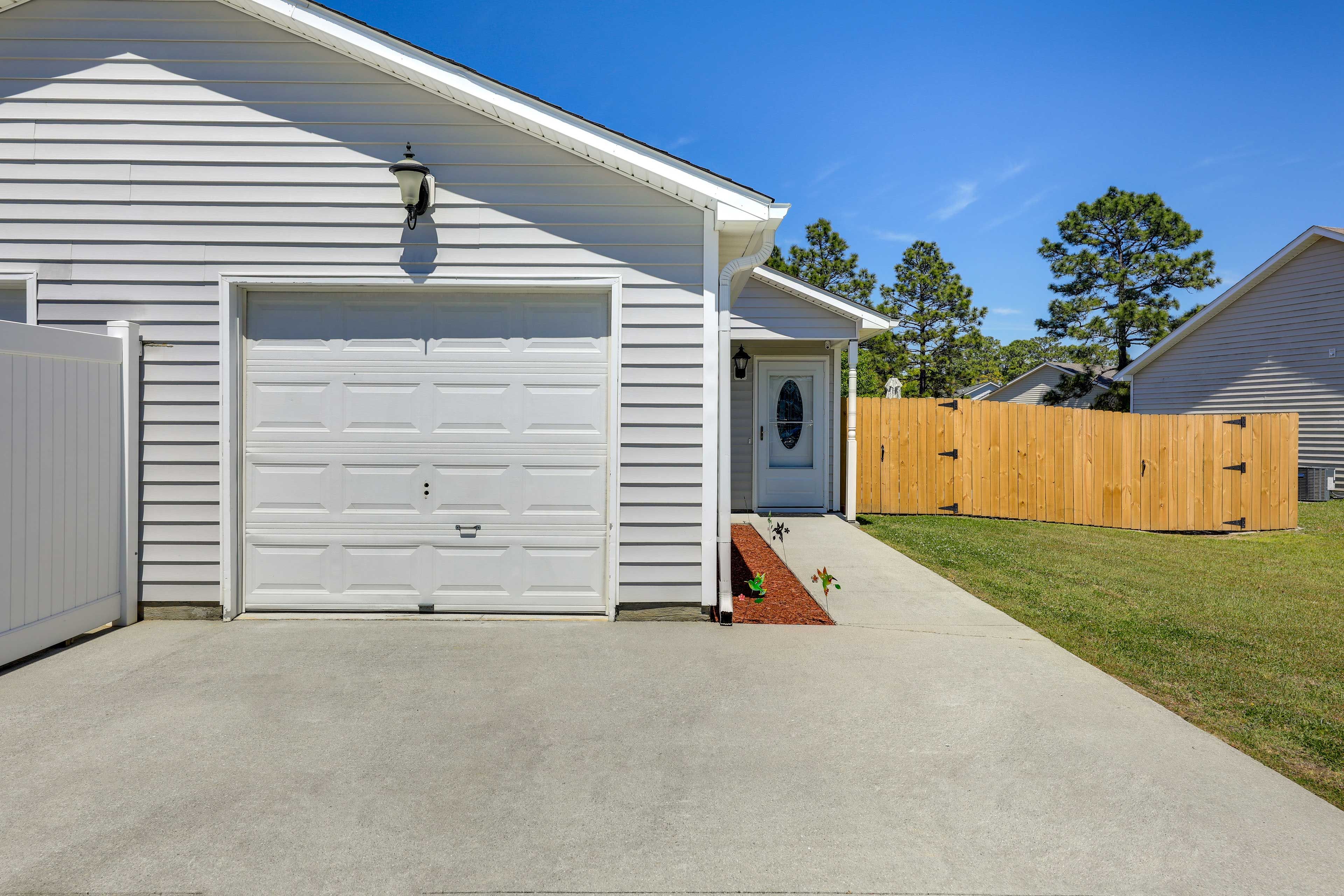 Hubert Vacation Rental | 2BR | 2BA | 1,041 Sq Ft | Step-Free Access