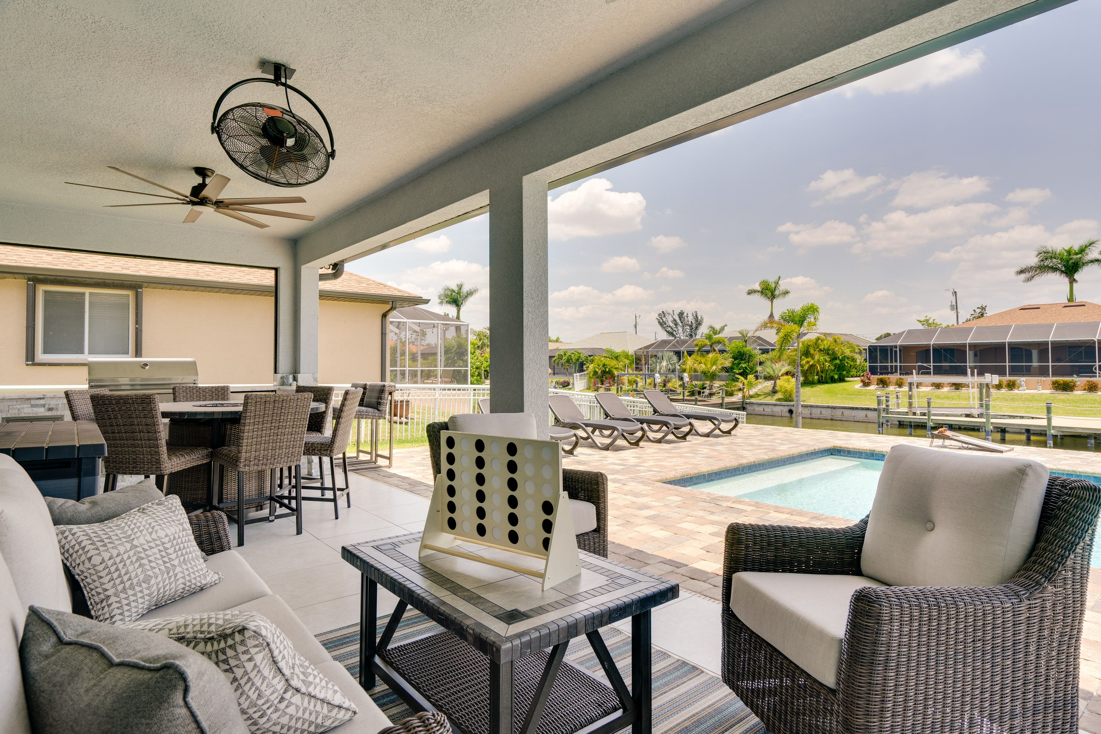 Private Covered Patio | Dining Area | Fire Table