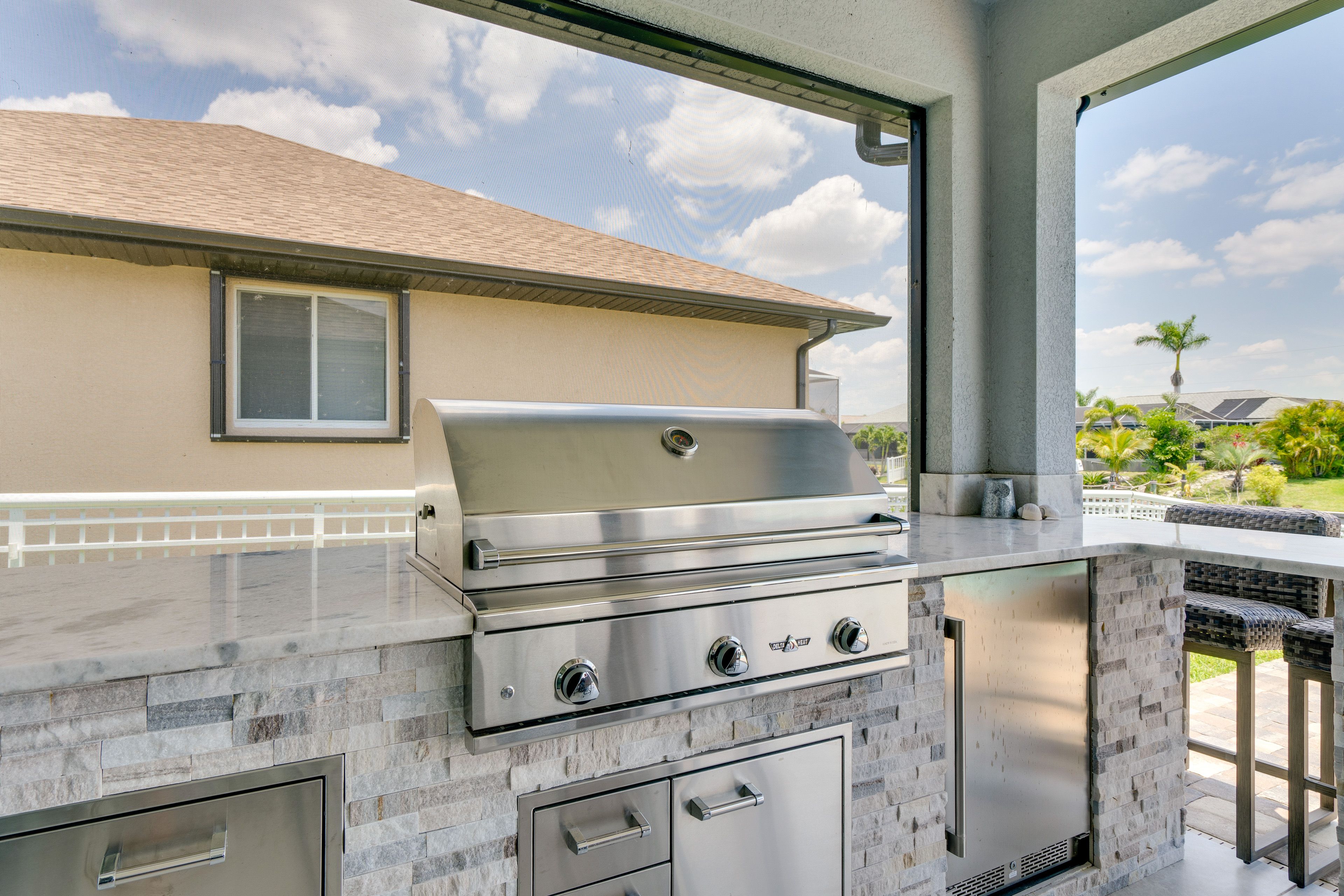 Outdoor Kitchen | Gas Grill (Propane Not Provided) | Mini Fridge