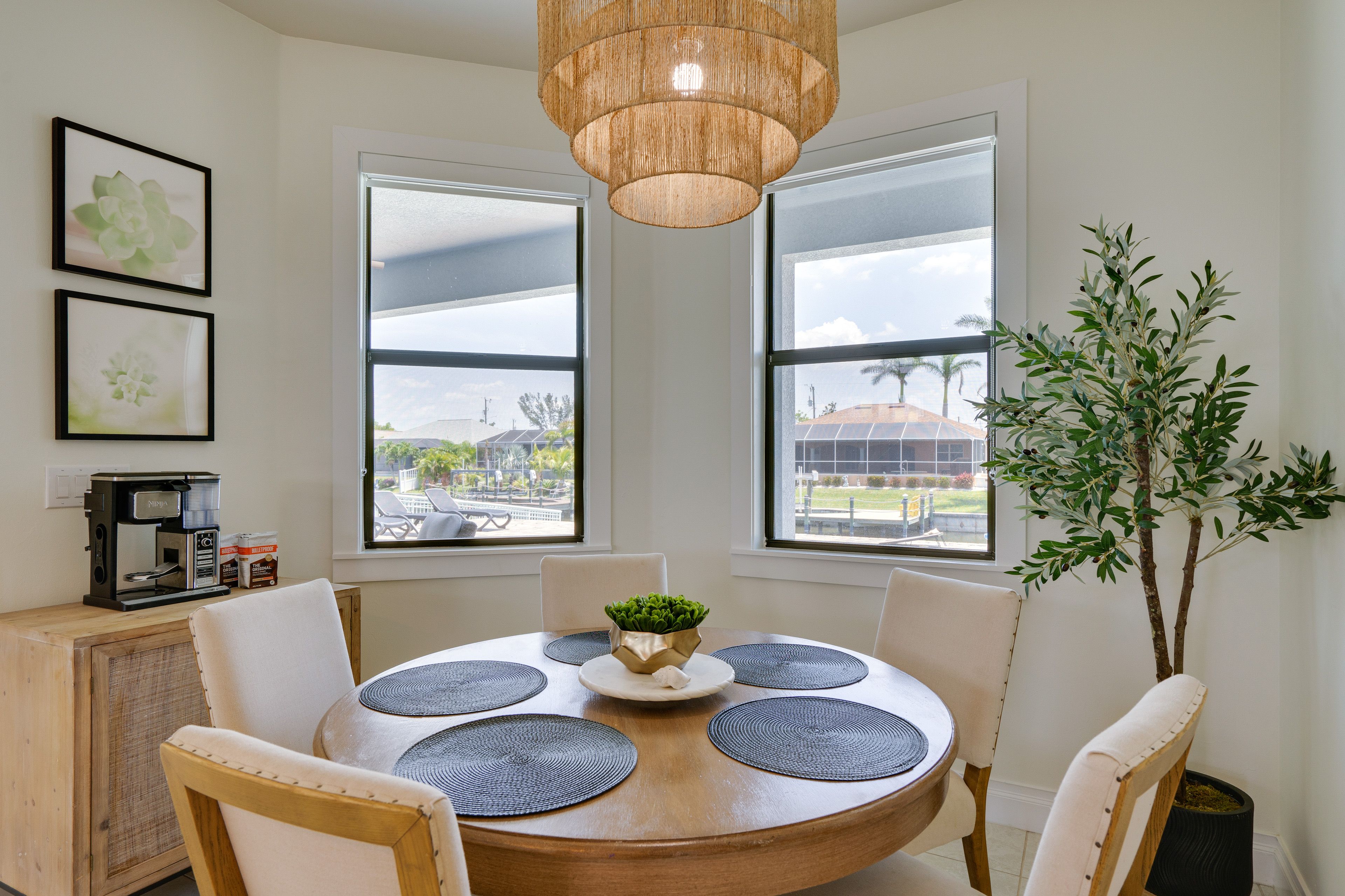 Dining Area | Coffee Bar