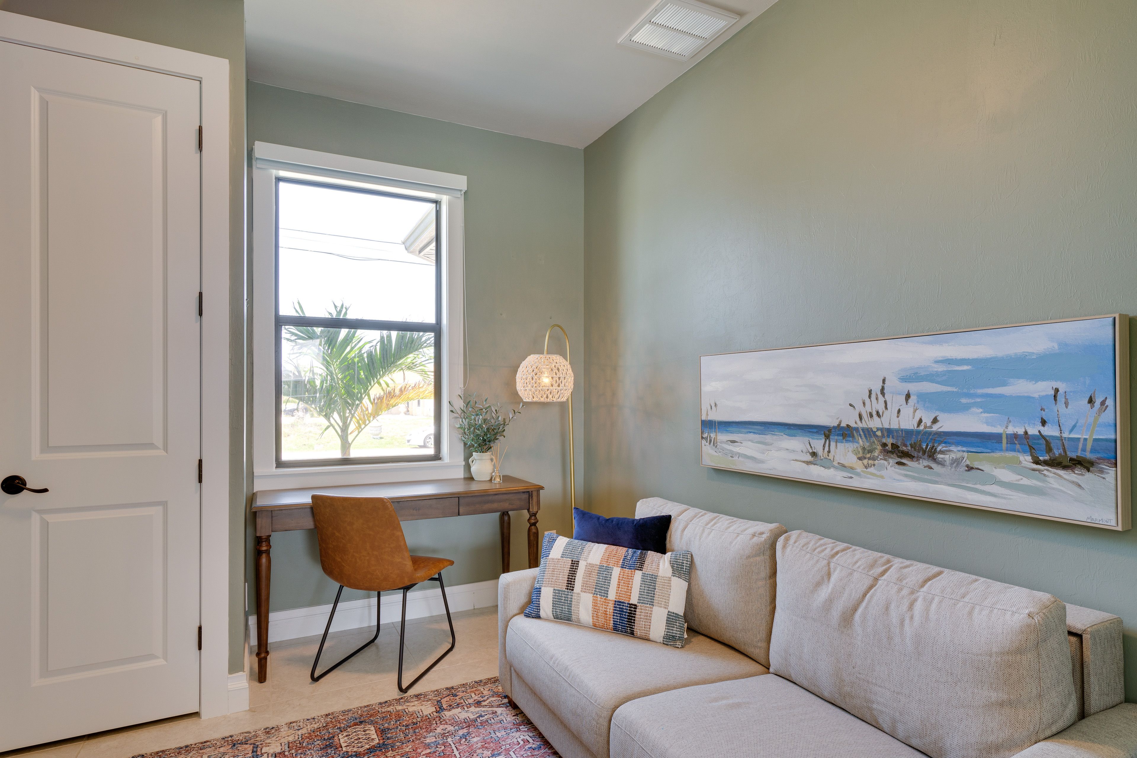 Den | Queen Sleeper Sofa | Smart TV | Desk Workspace