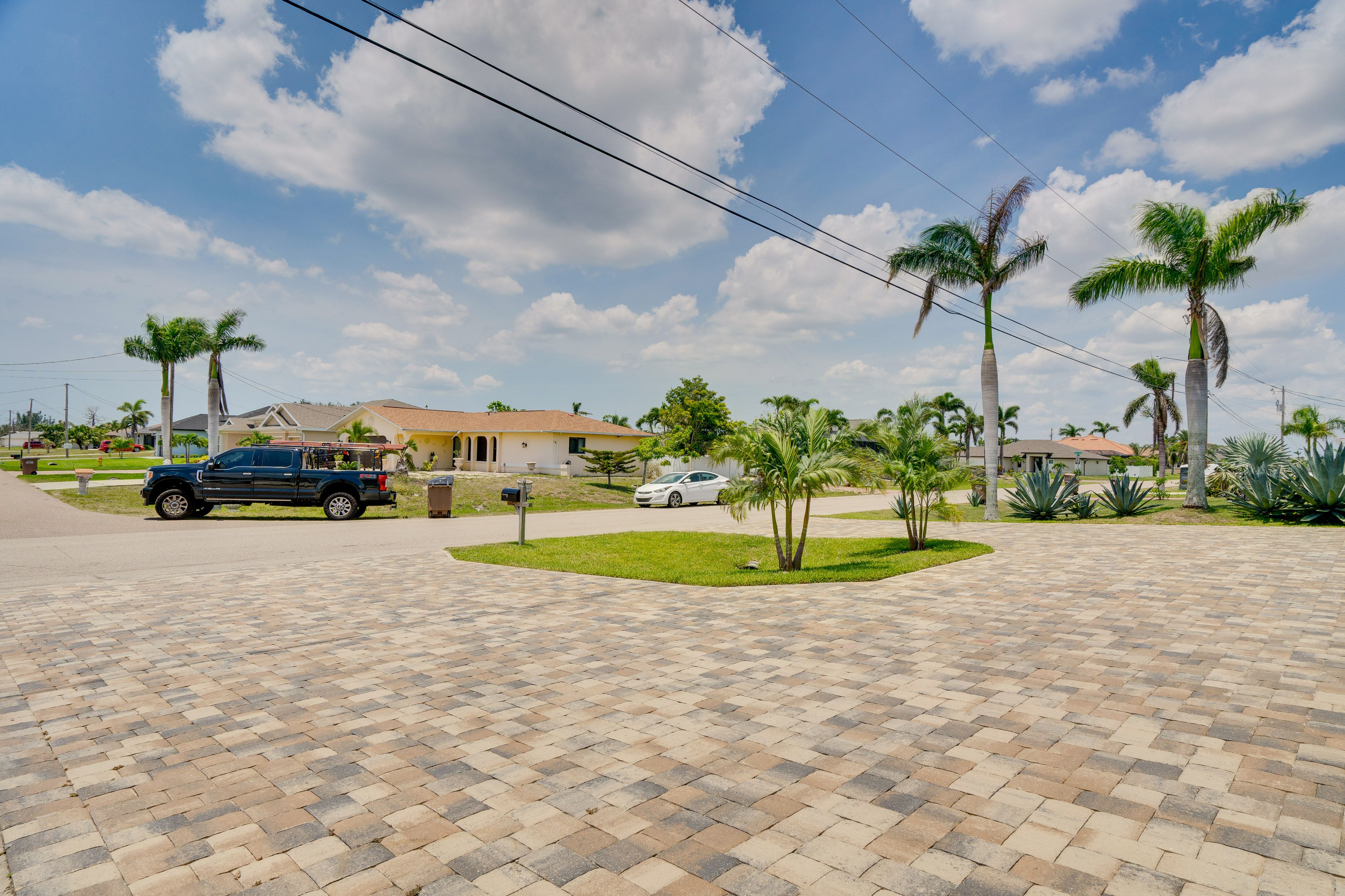 Parking | Driveway (9 Vehicles) | RV/Trailer Parking