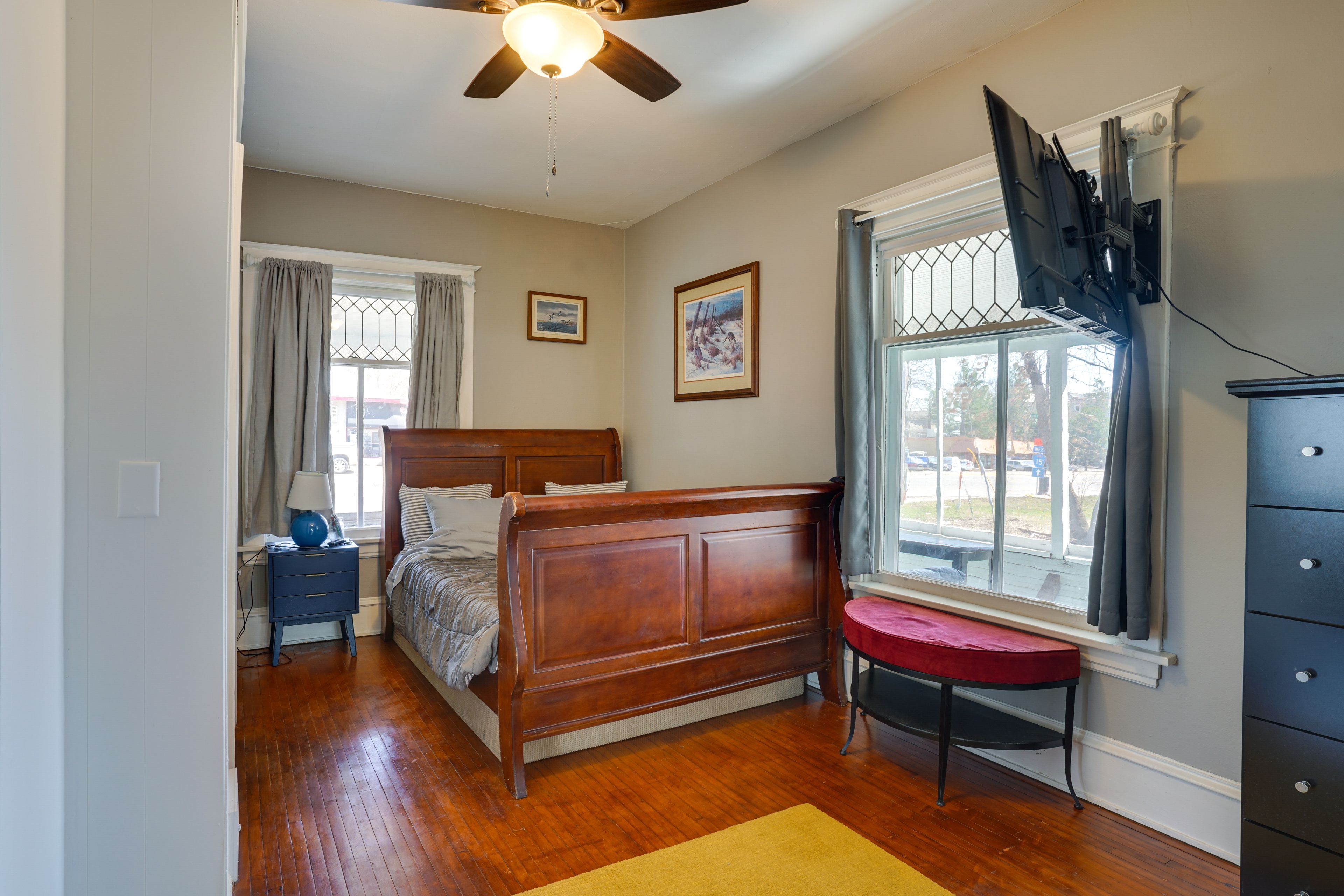 Bedroom | Queen Bed | Linens Provided