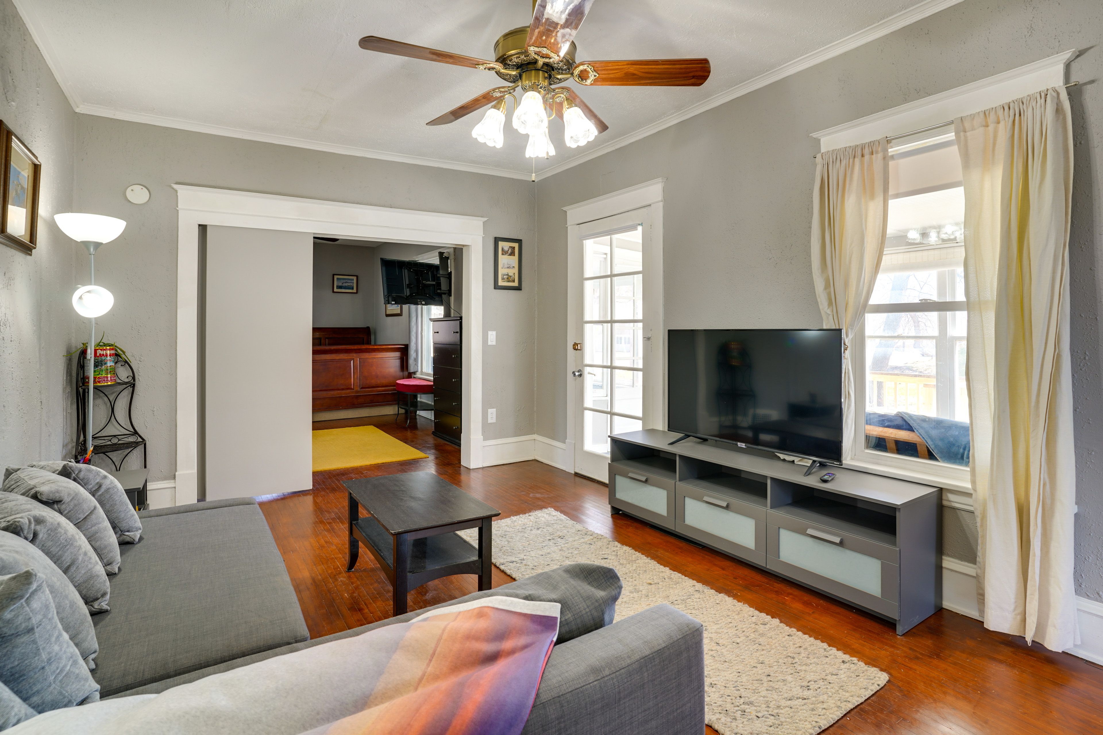 Living Room | Free WiFi | Central A/C | Smart TV | Queen Sleeper Sofa