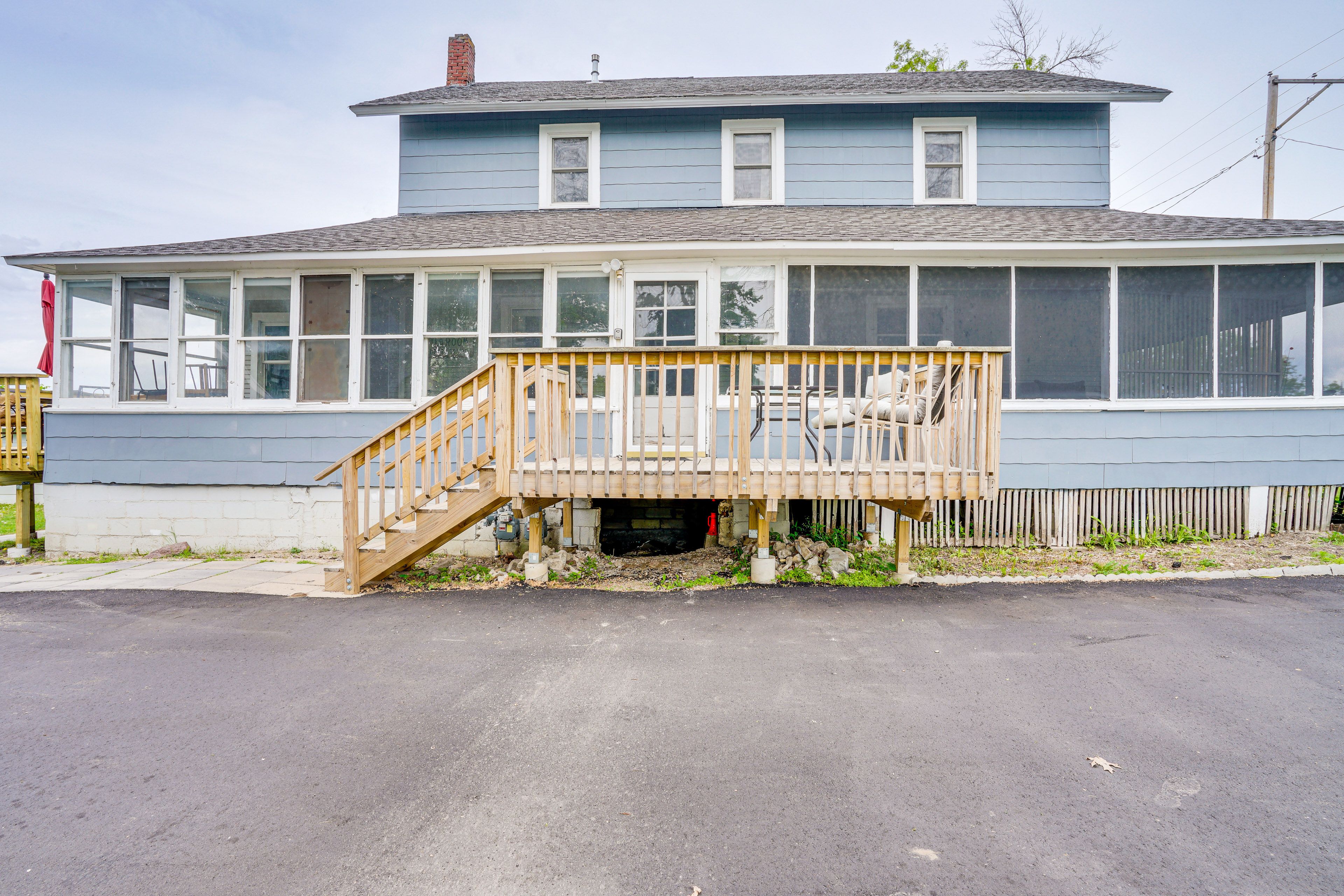 Parking | Shared Driveway (2 Vehicles) | Street Parking | Trailers/Boats Welcome