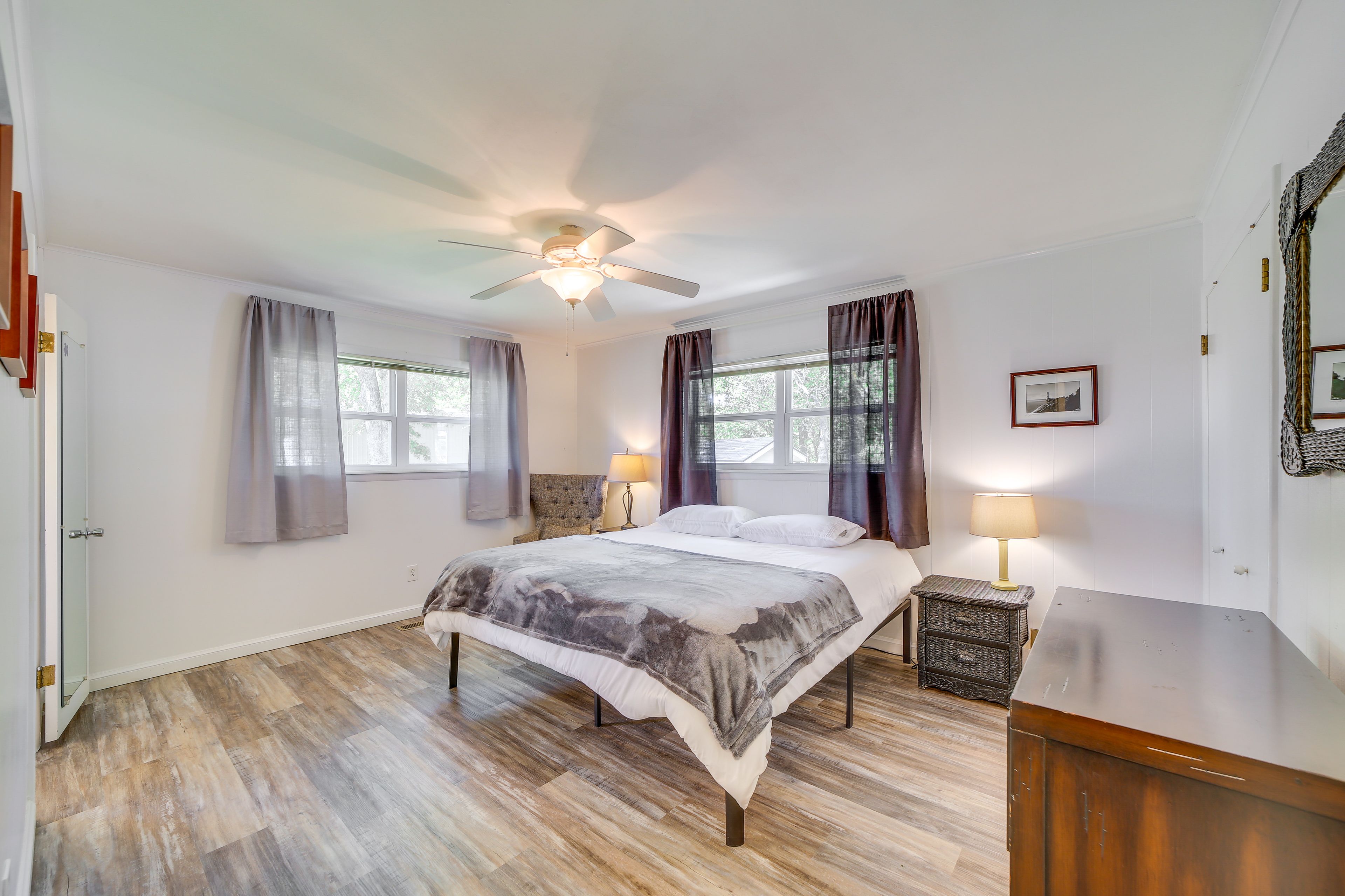 Bedroom 2 | King Bed